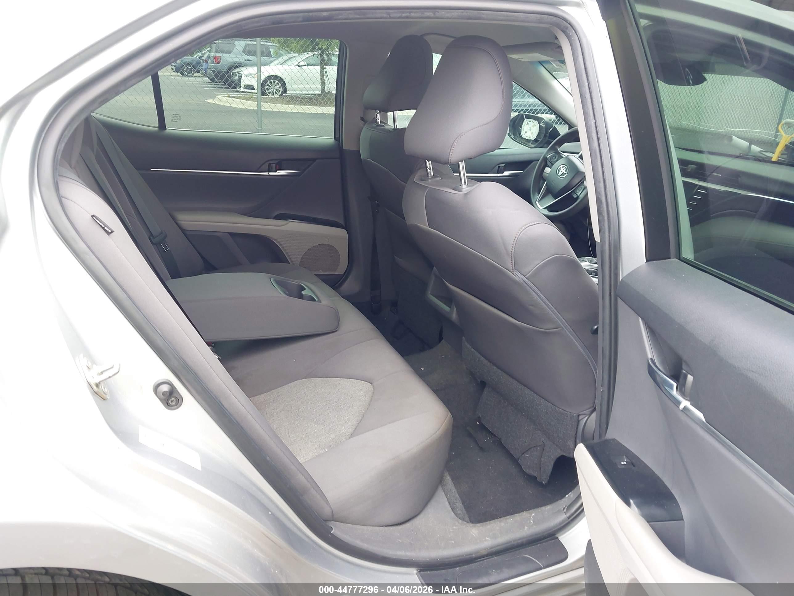TOYOTA CAMRY image 8