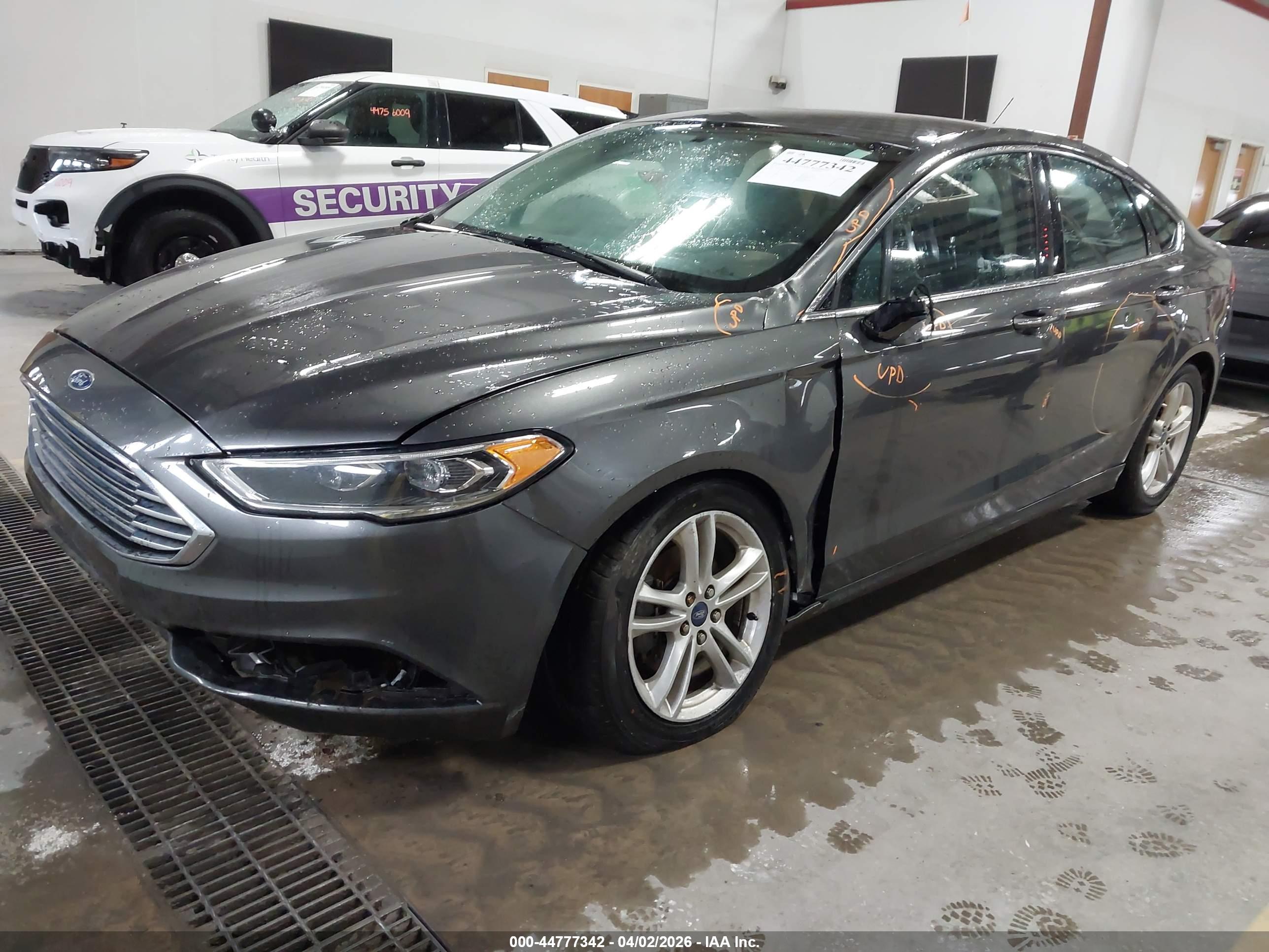 FORD FUSION image 2