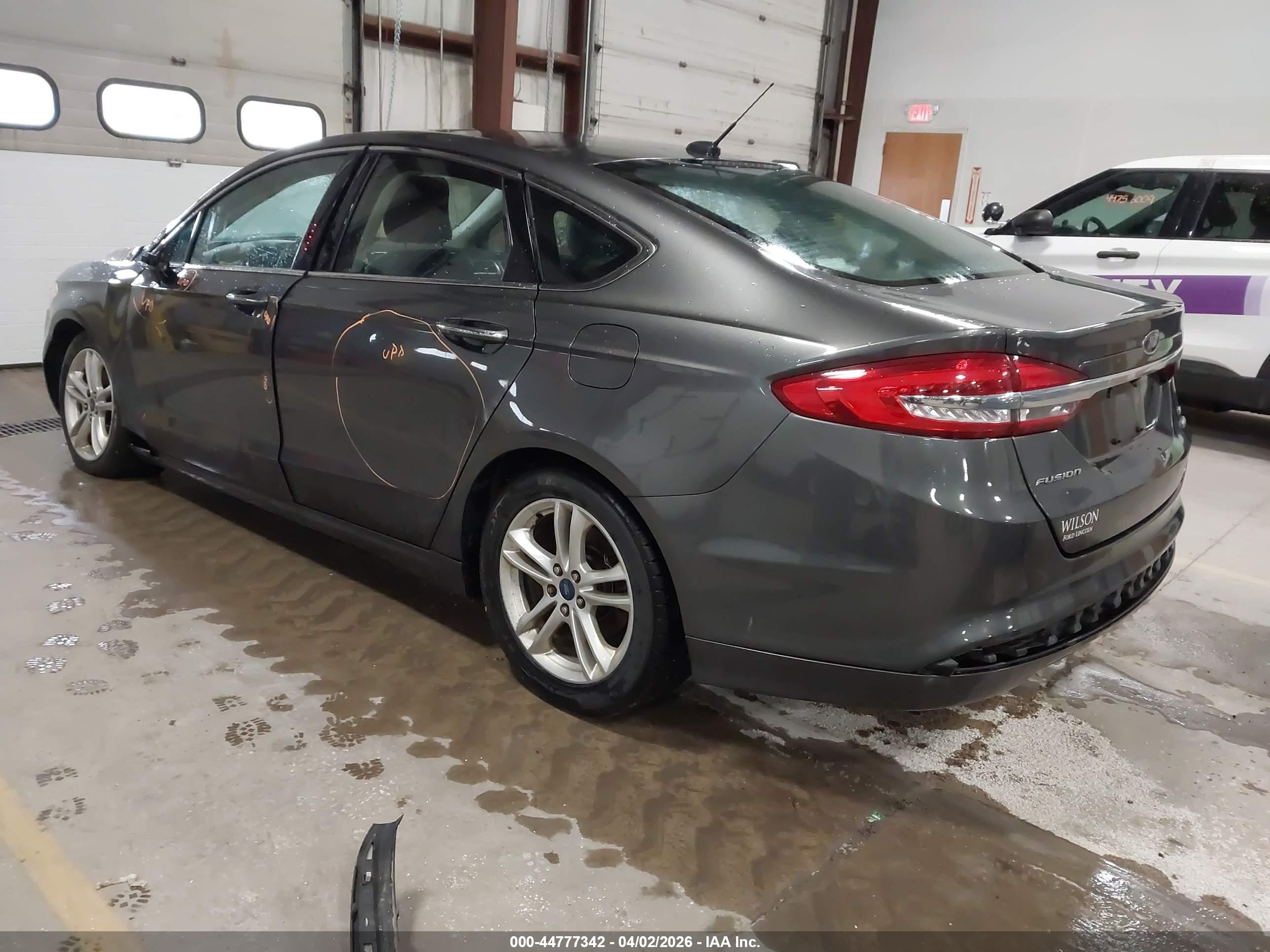 FORD FUSION image 3