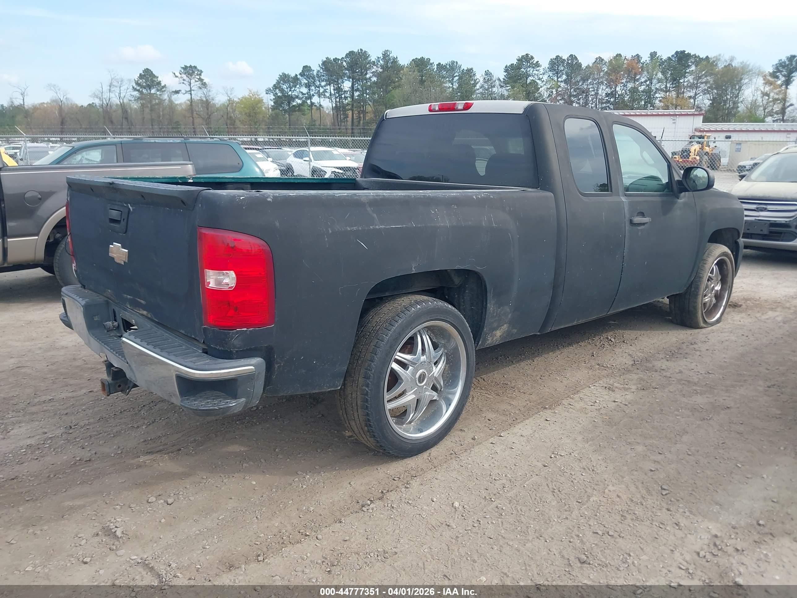 CHEVROLET SILVERADO image 4