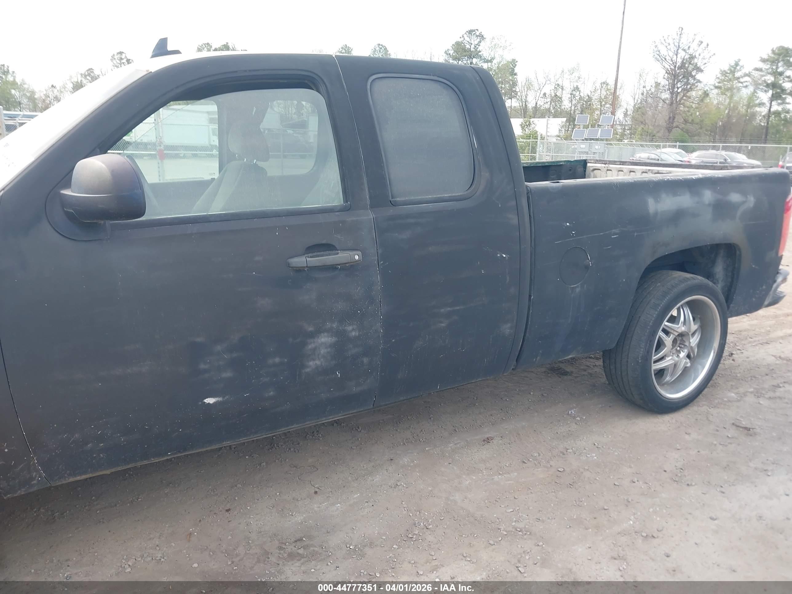 CHEVROLET SILVERADO image 6