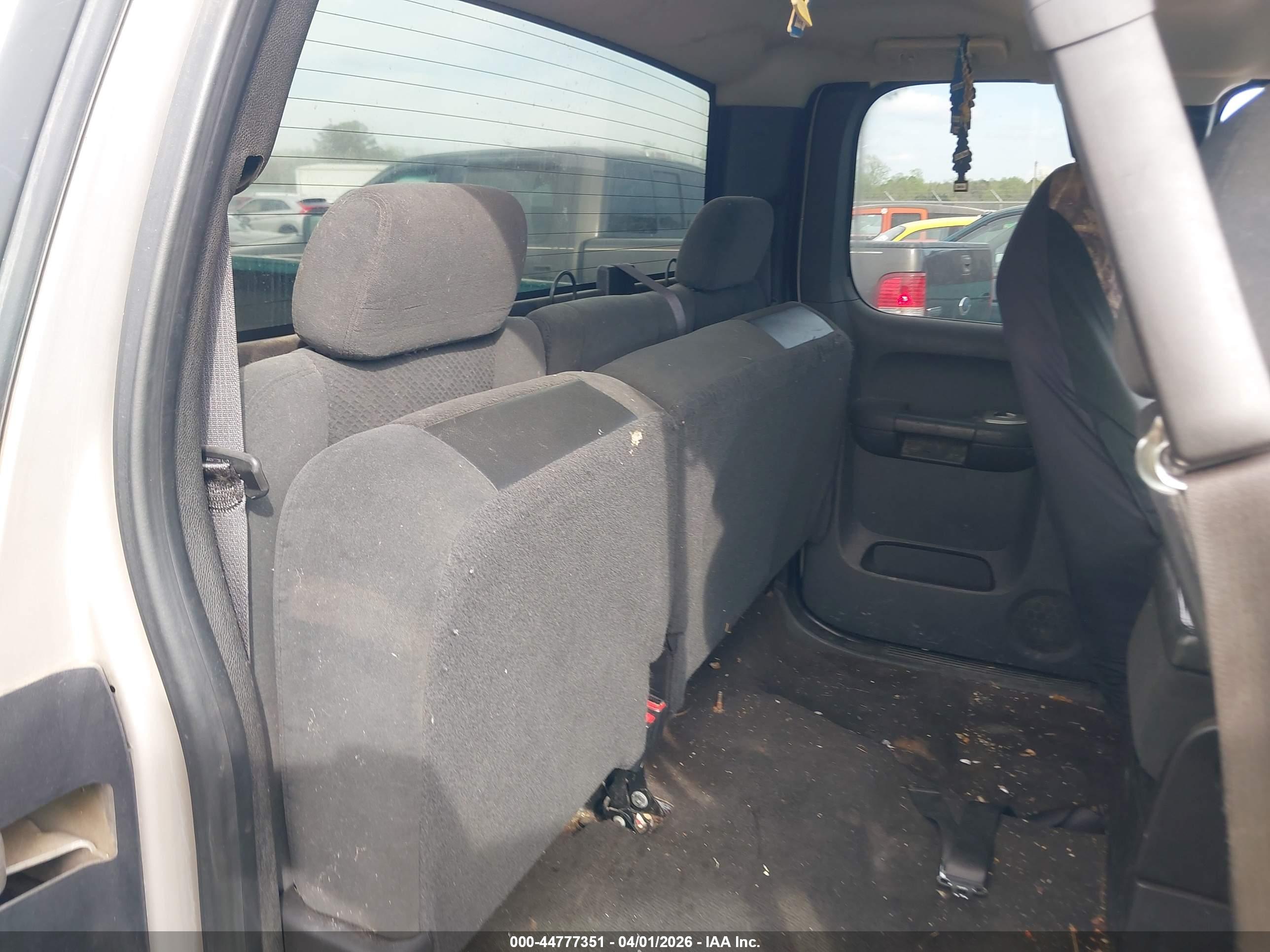 CHEVROLET SILVERADO image 8