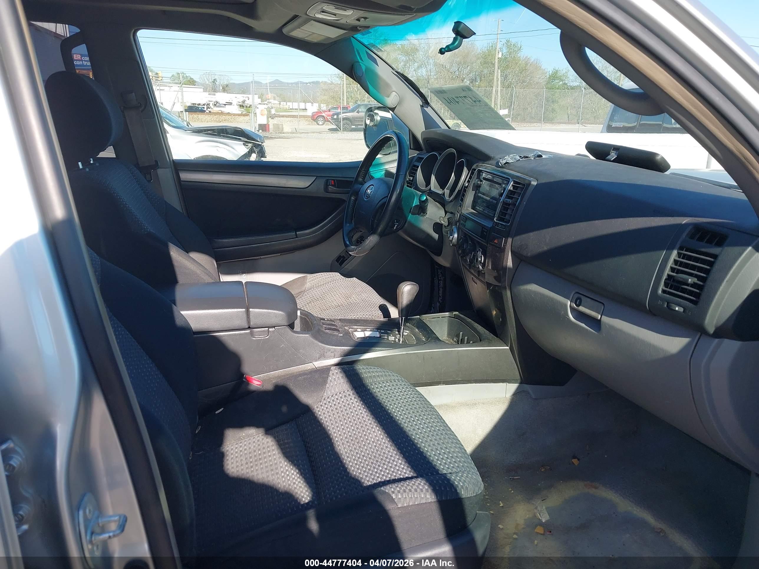 TOYOTA 4RUNNER image 5