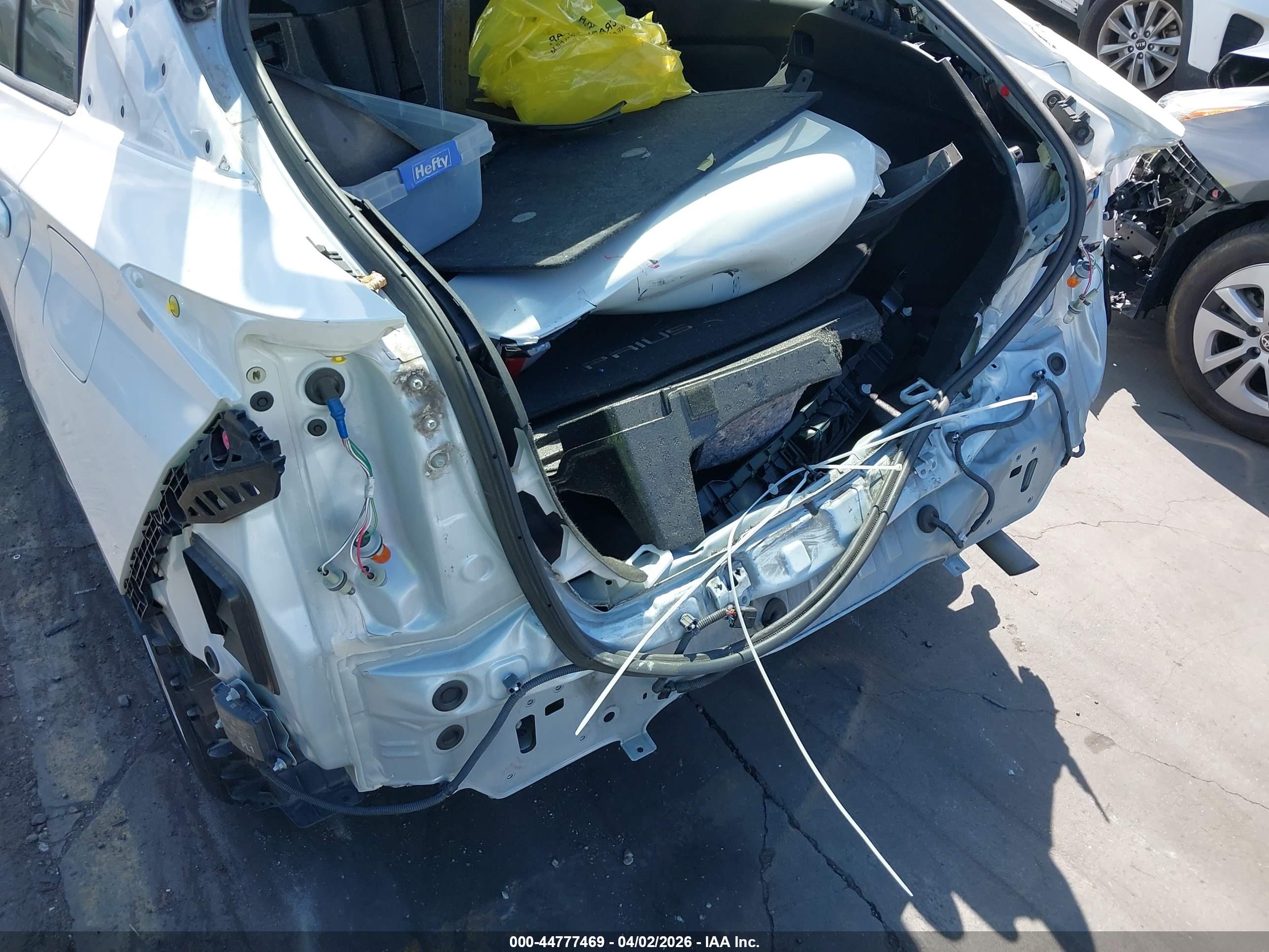 TOYOTA PRIUS image 6