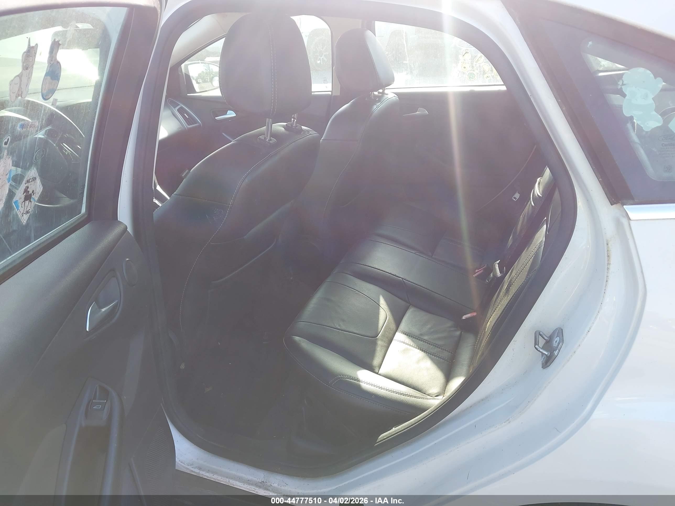 FORD FOCUS image 8