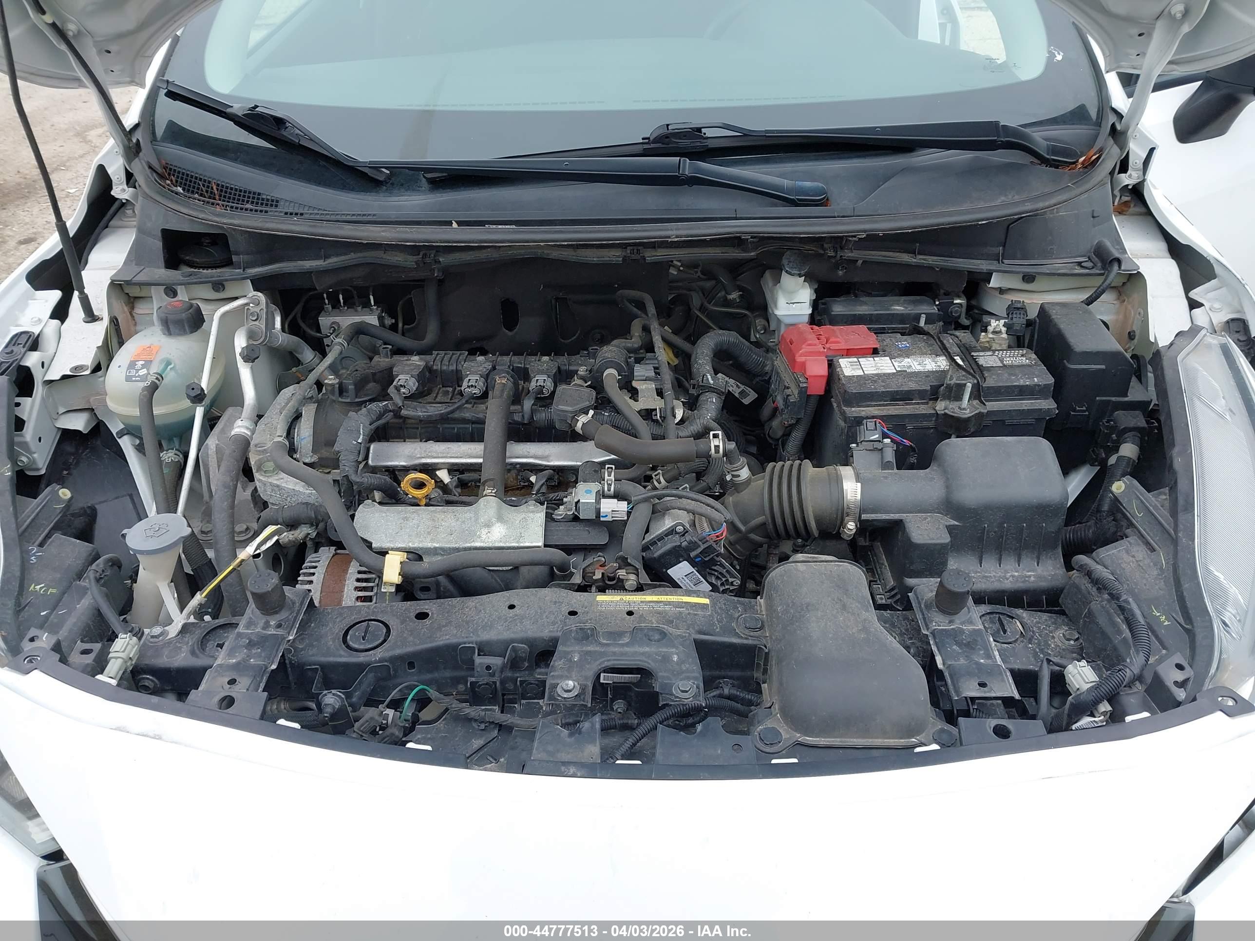NISSAN VERSA image 10