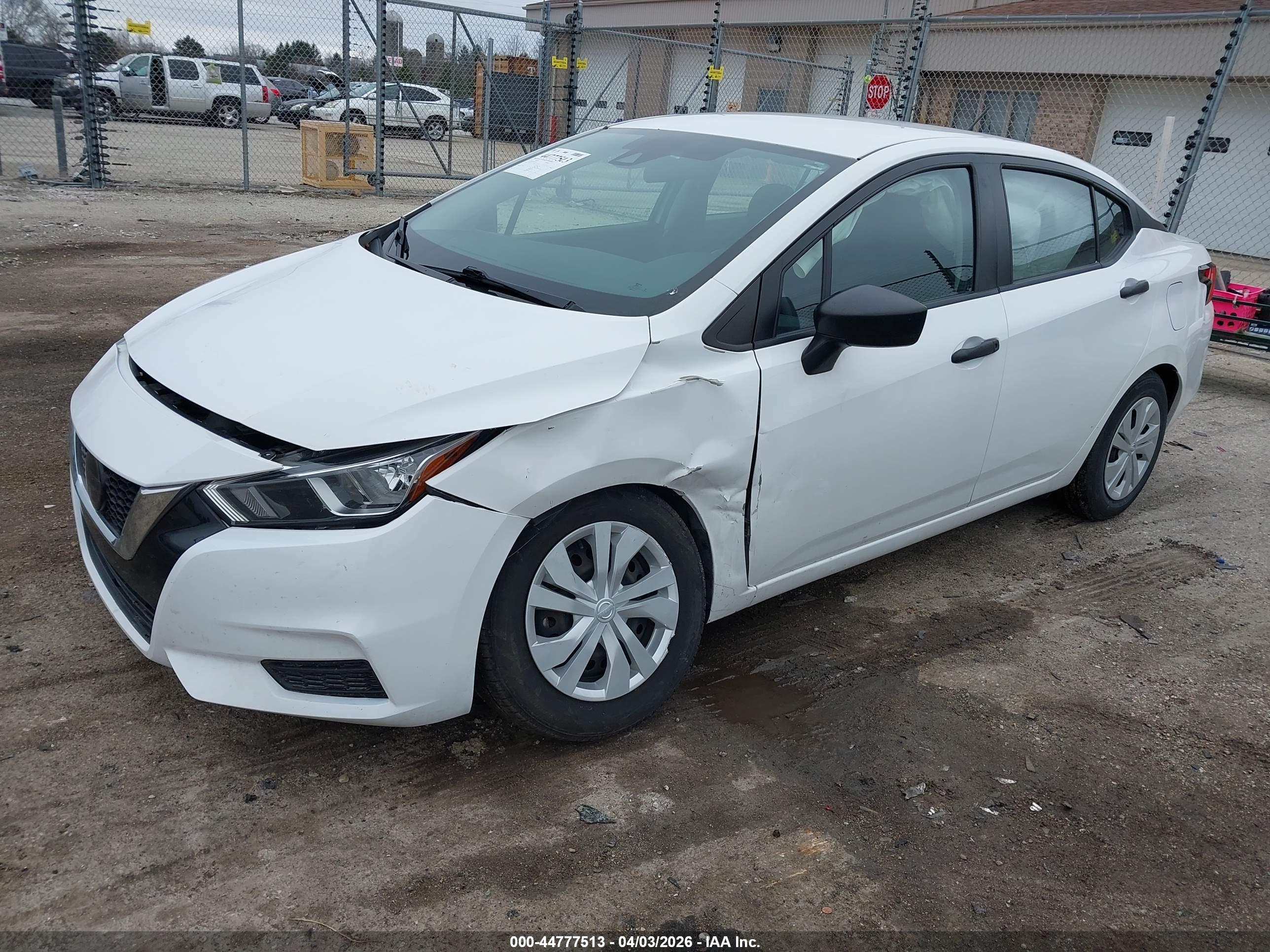 NISSAN VERSA image 2