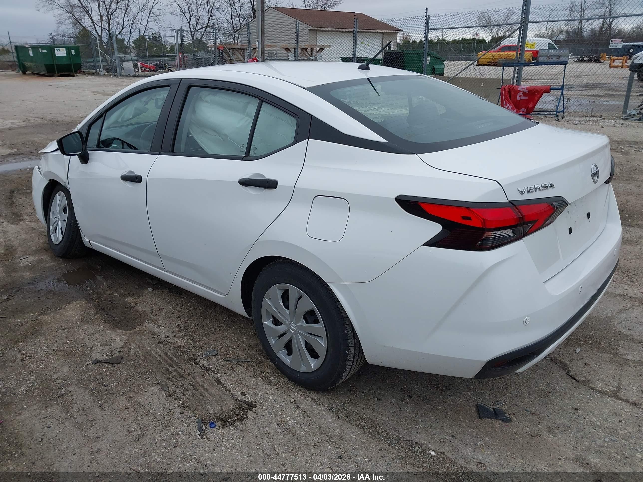 NISSAN VERSA image 3
