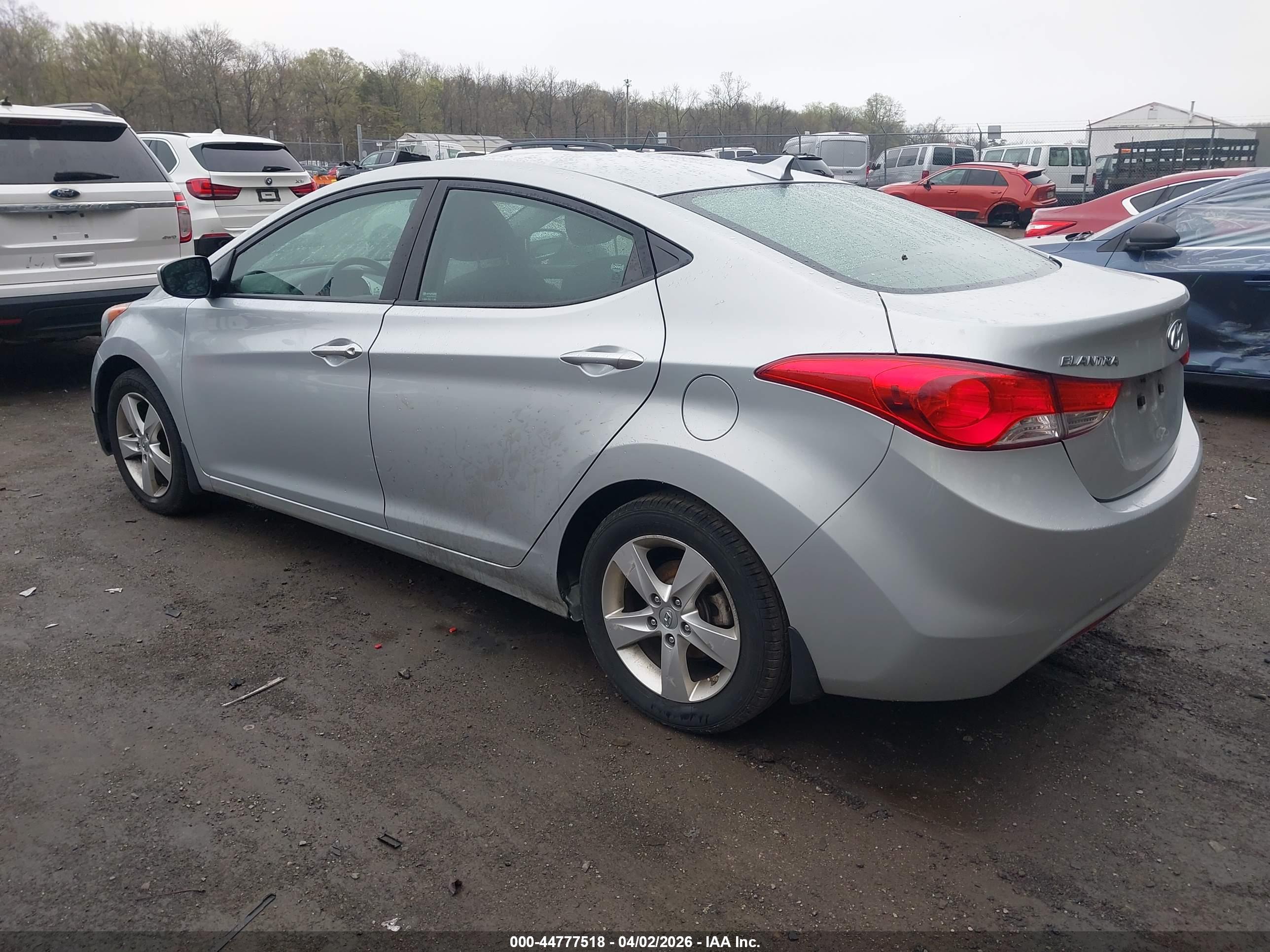 HYUNDAI ELANTRA image 3
