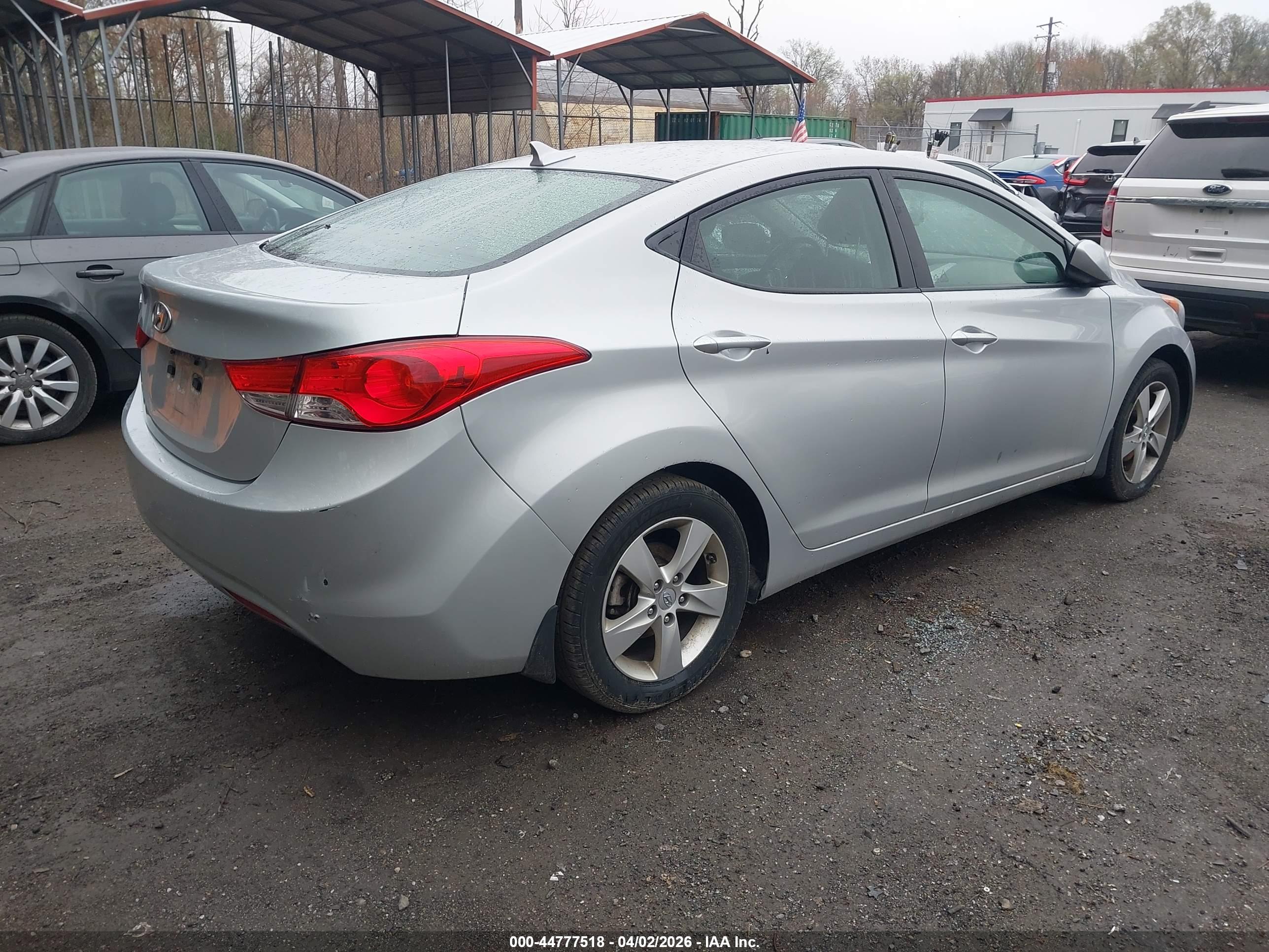 HYUNDAI ELANTRA image 4