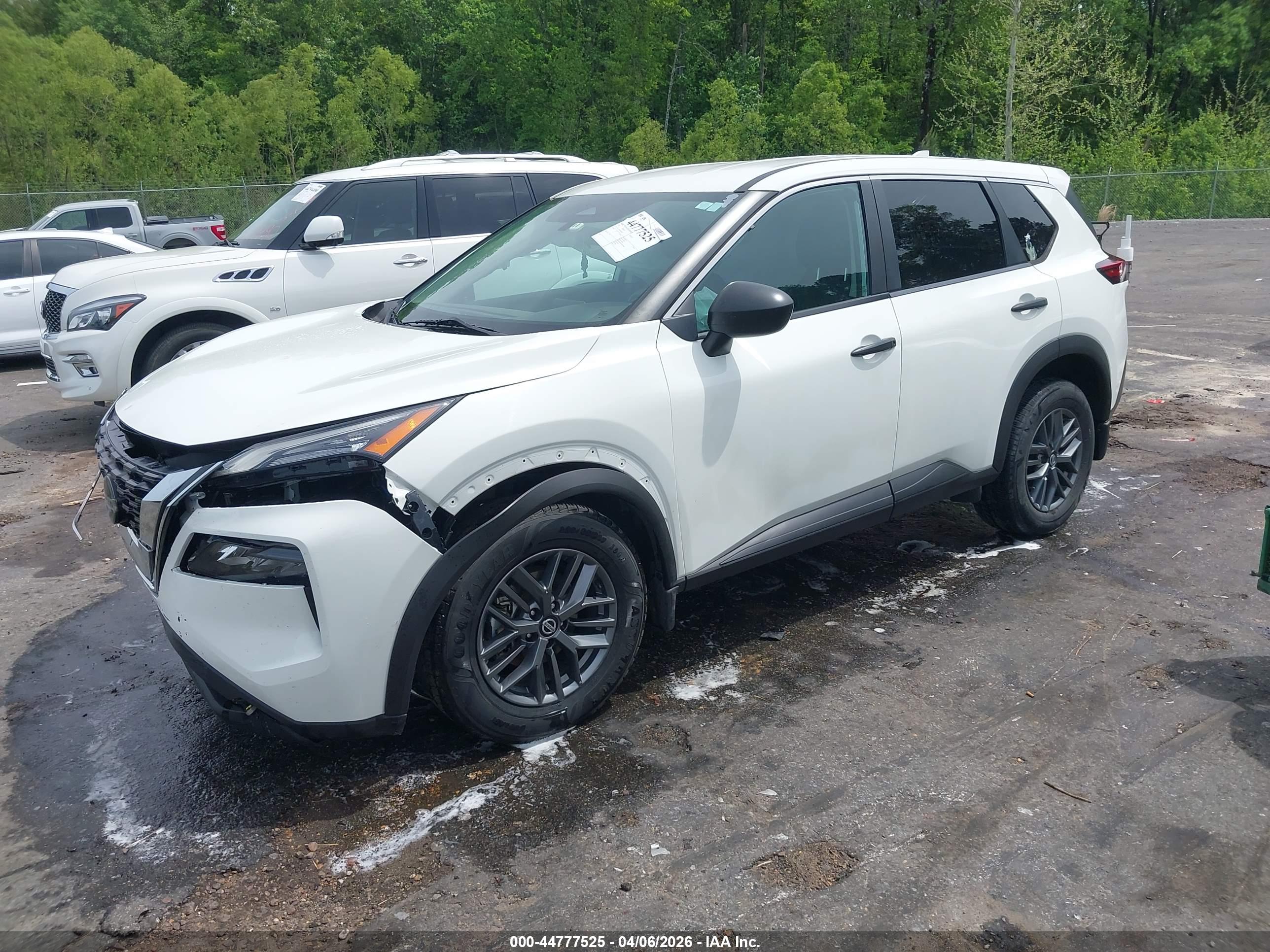 NISSAN ROGUE image 2