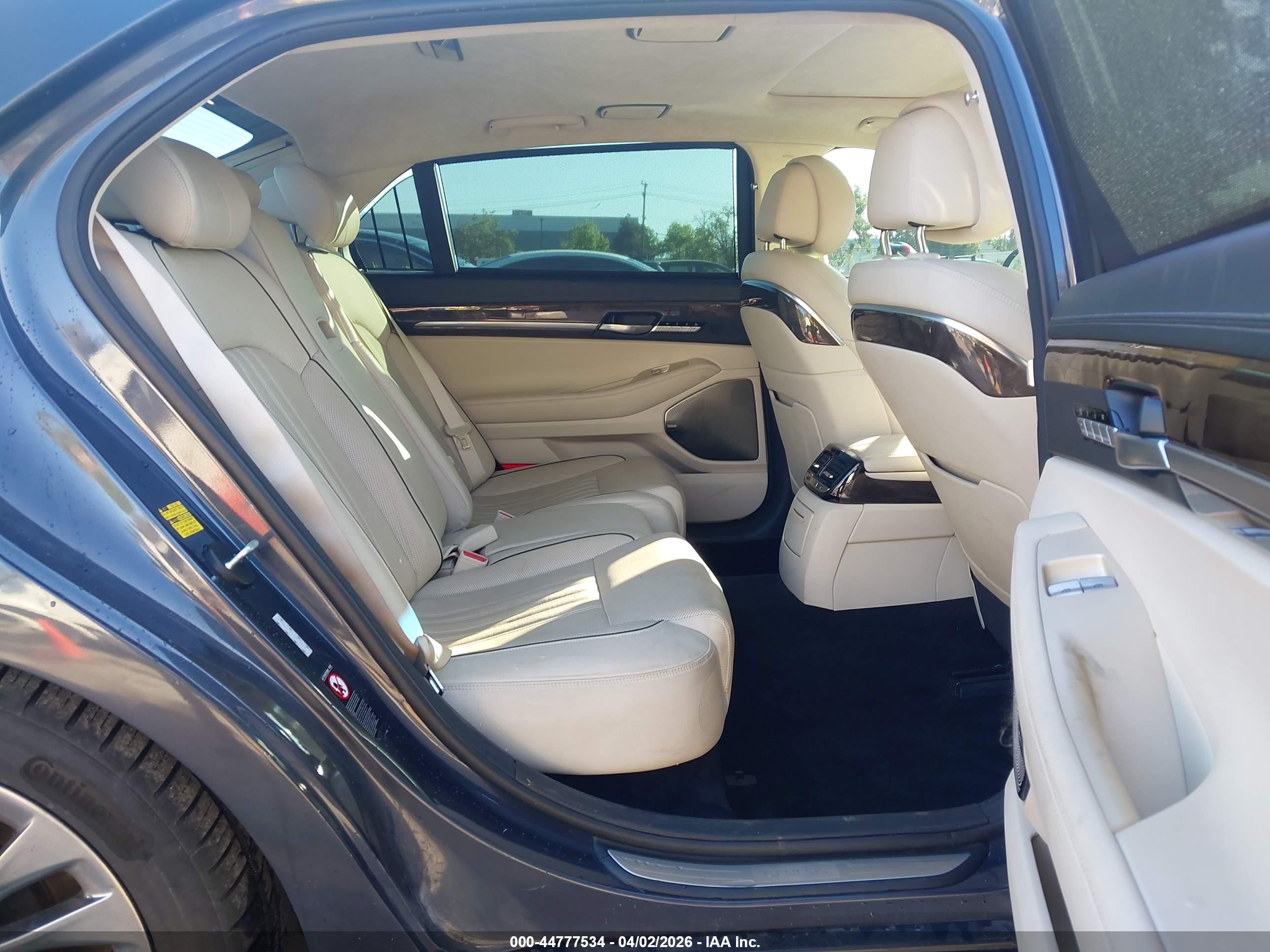 GENESIS G90 image 8
