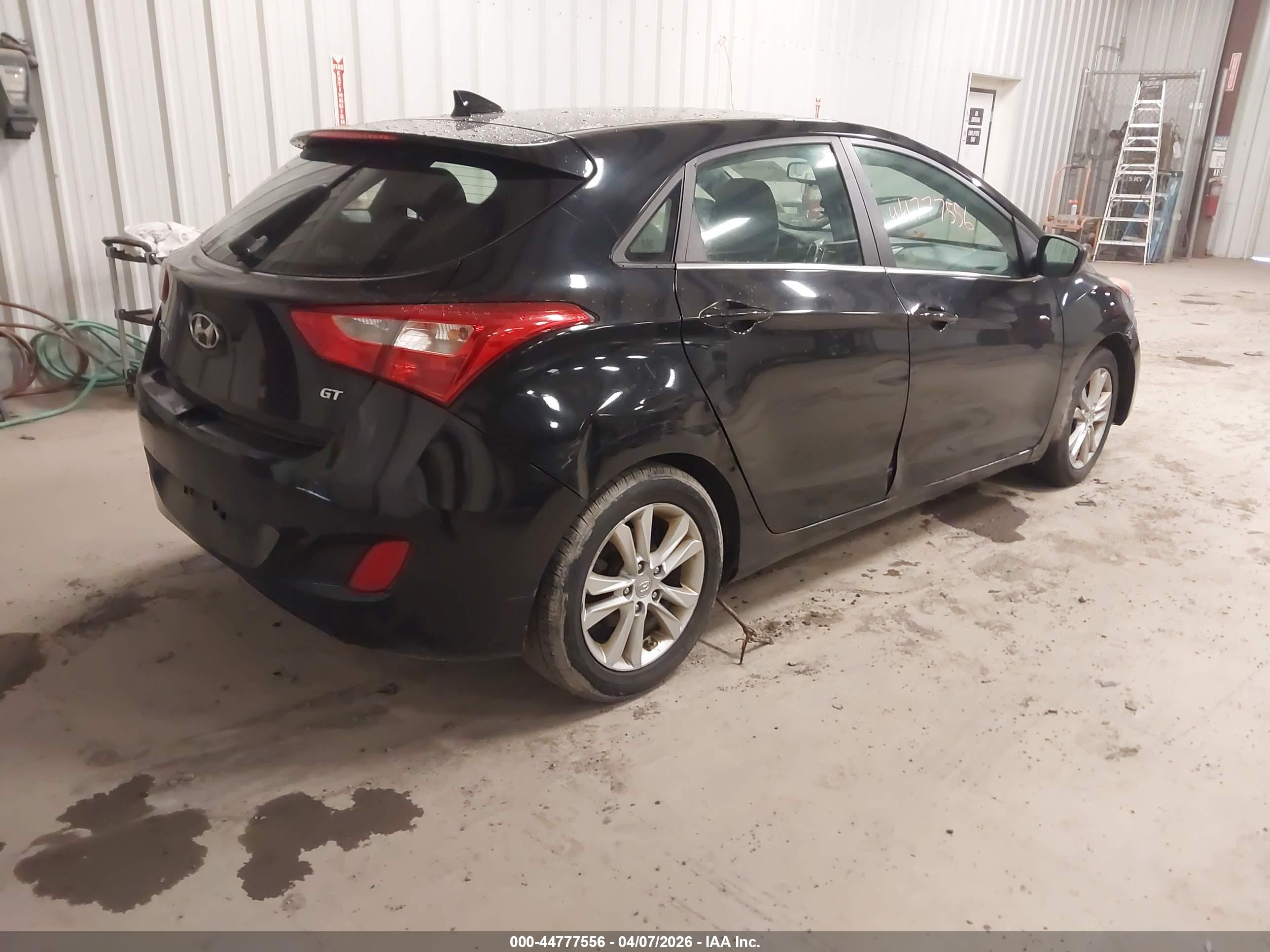 HYUNDAI ELANTRA image 4