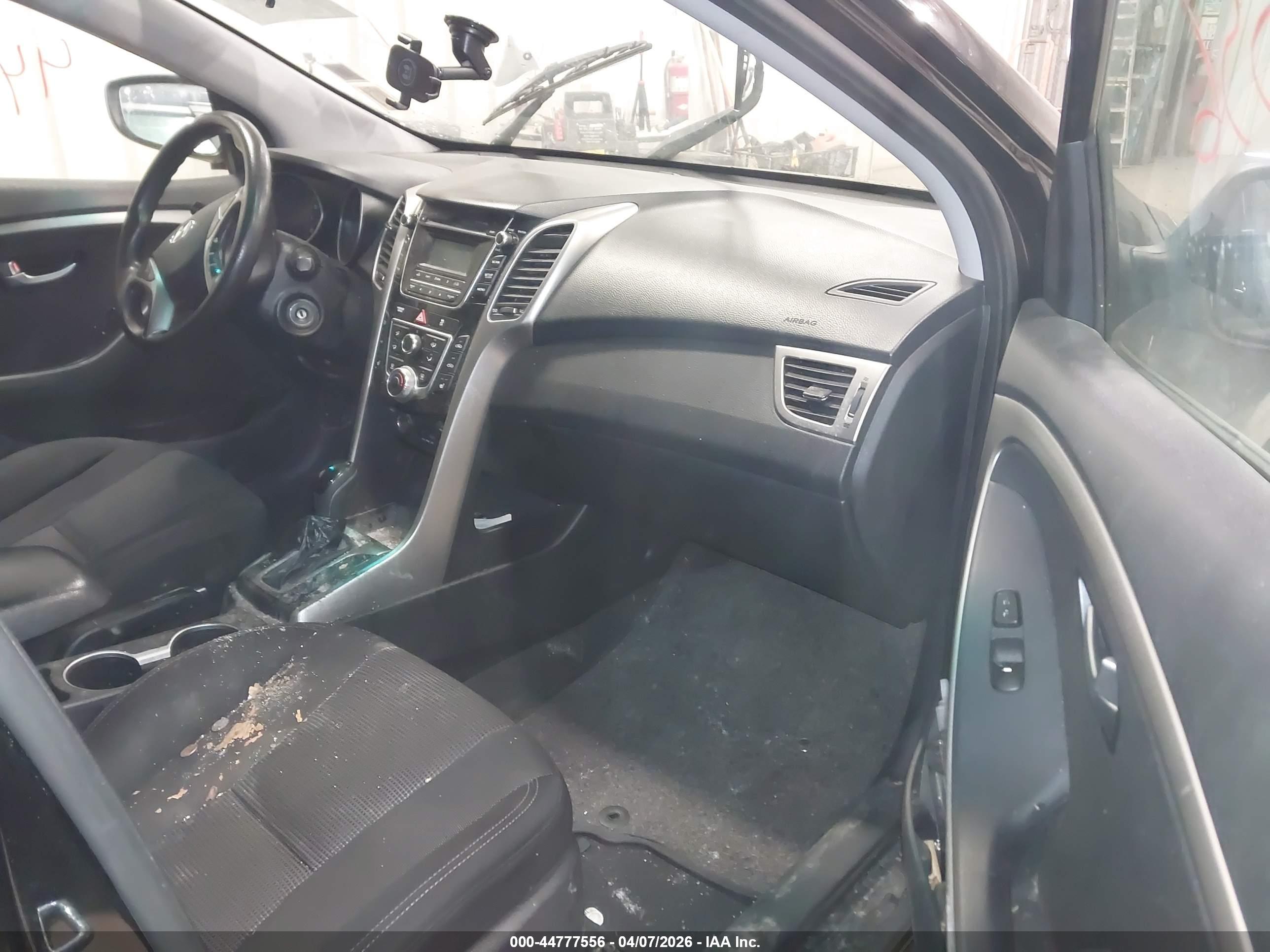 HYUNDAI ELANTRA image 5