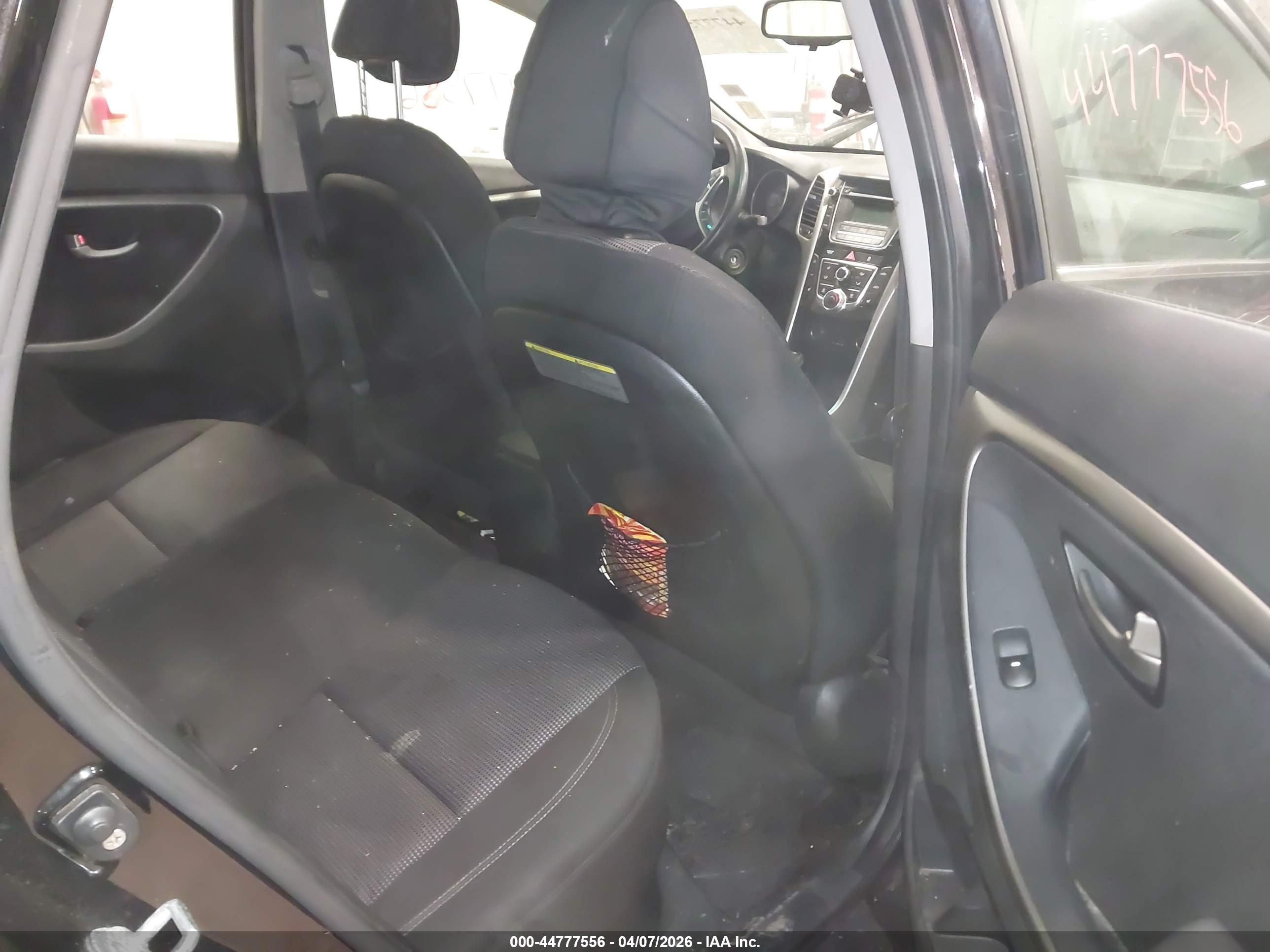 HYUNDAI ELANTRA image 8