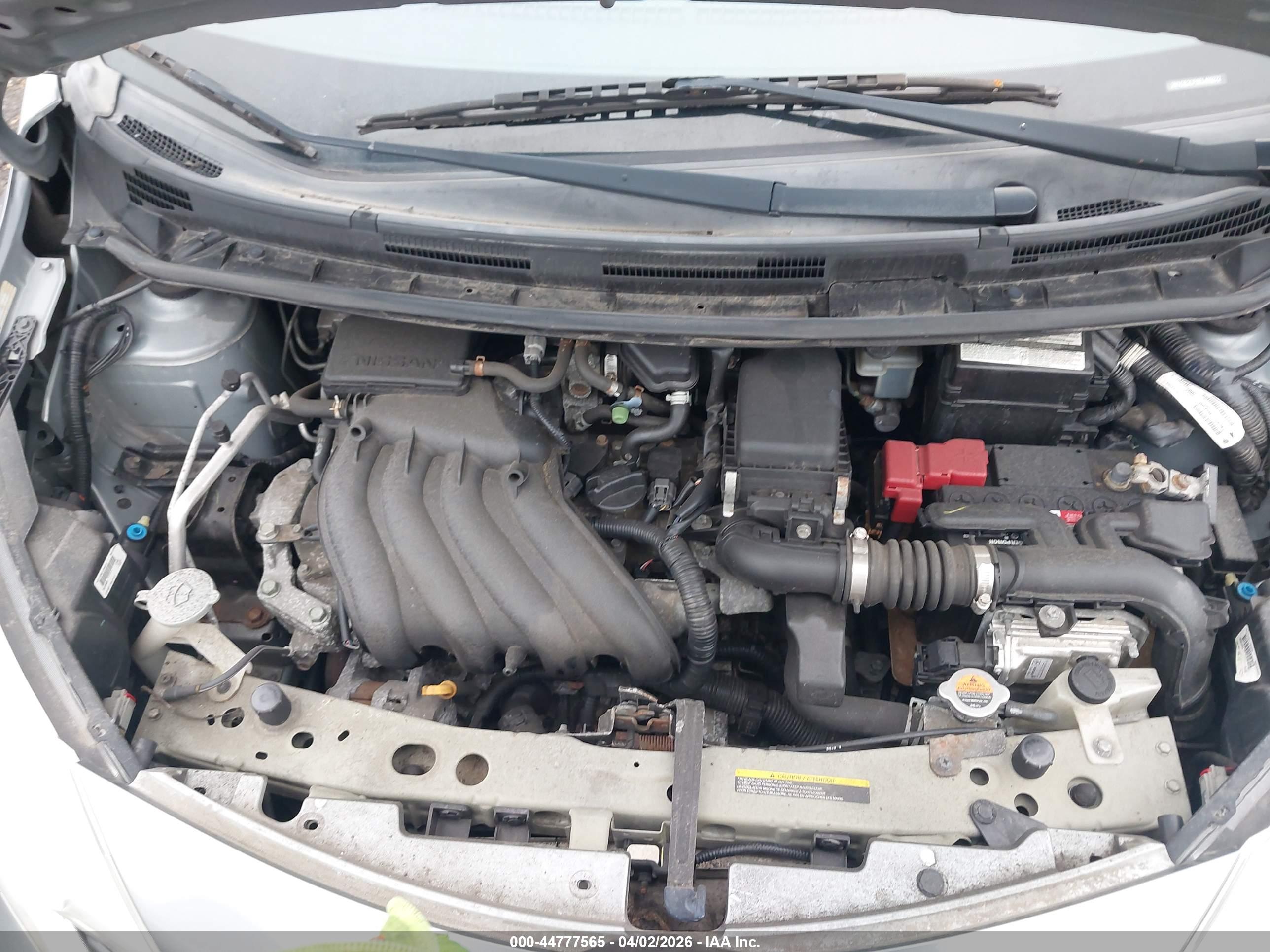 NISSAN VERSA image 10