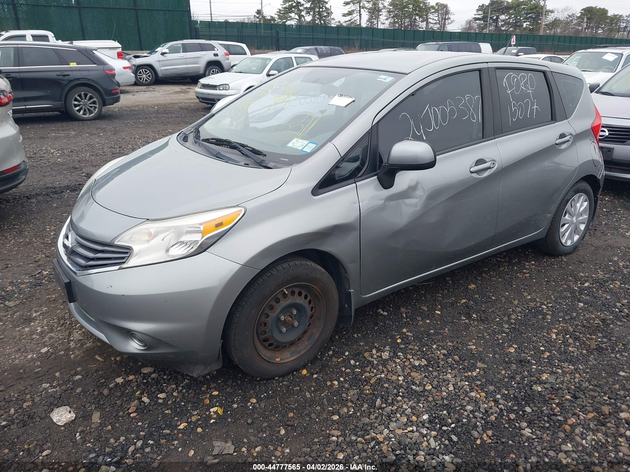 NISSAN VERSA image 2