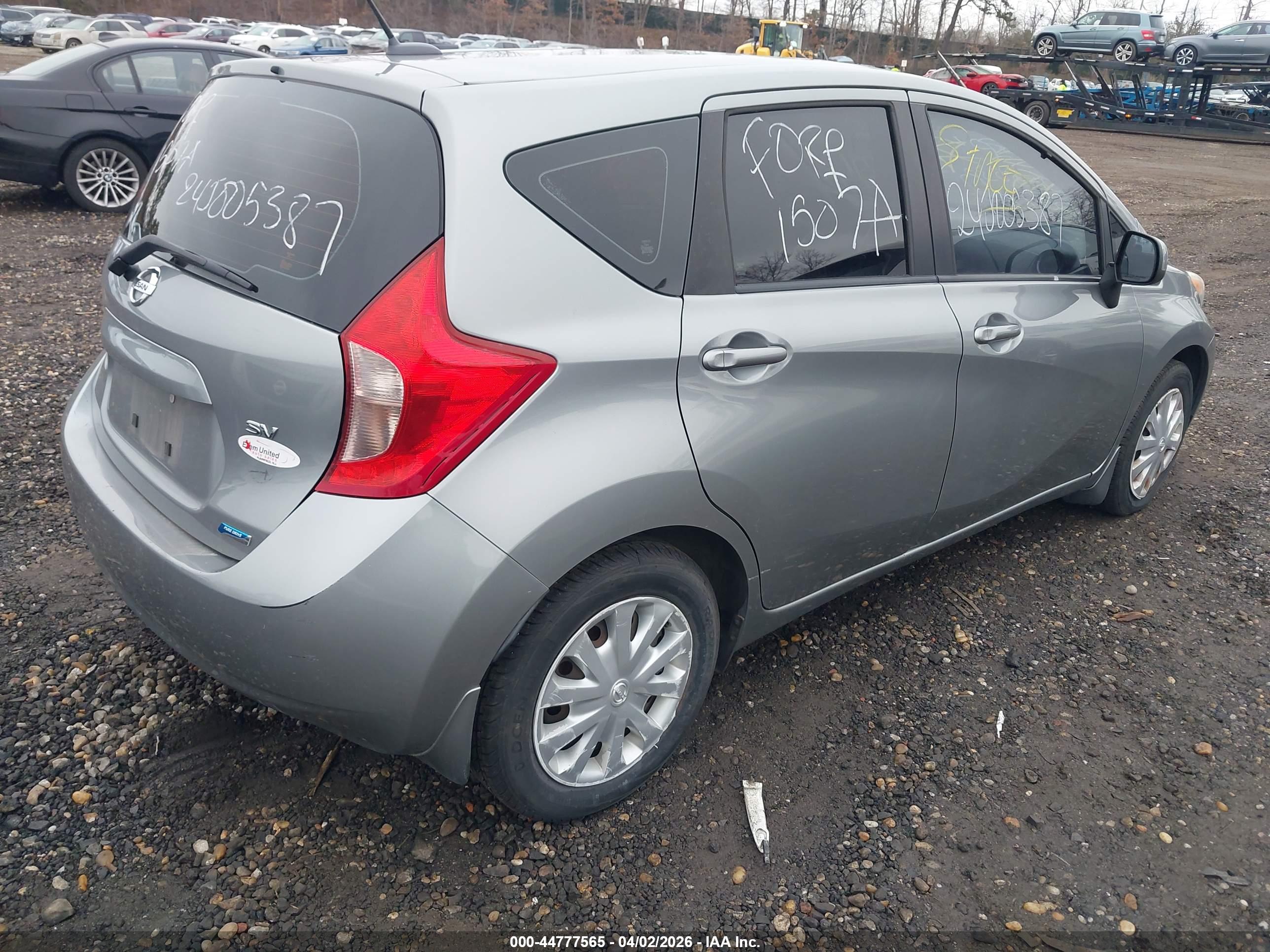 NISSAN VERSA image 4