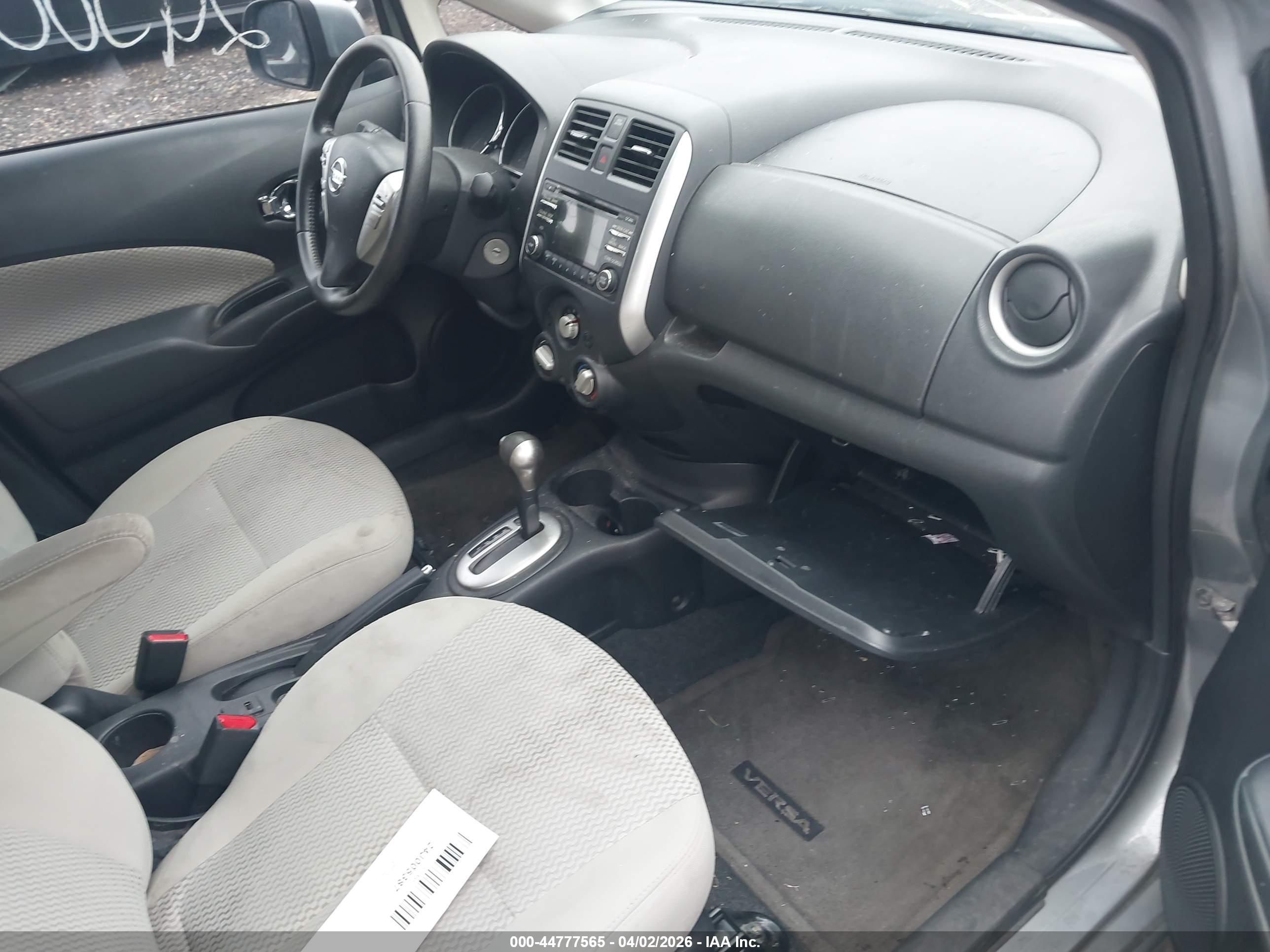 NISSAN VERSA image 5