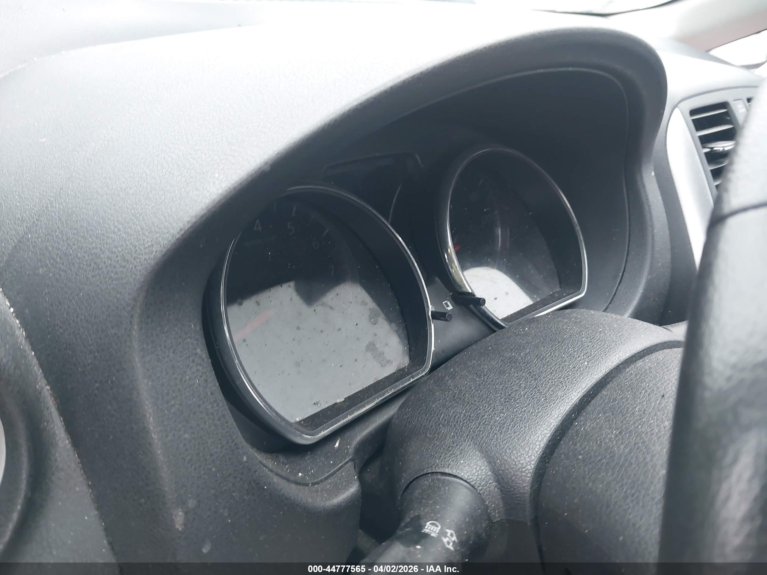 NISSAN VERSA image 7