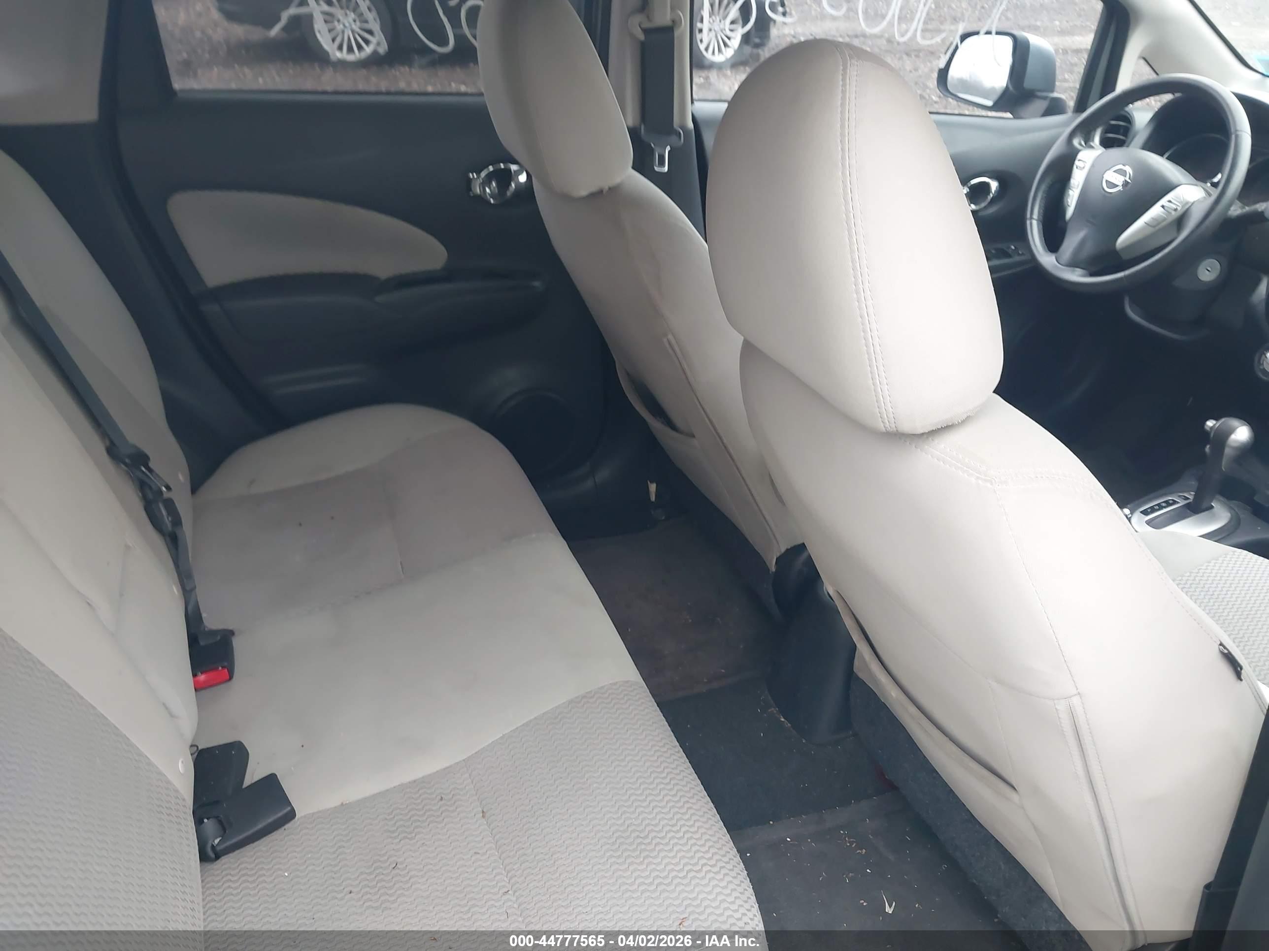 NISSAN VERSA image 8