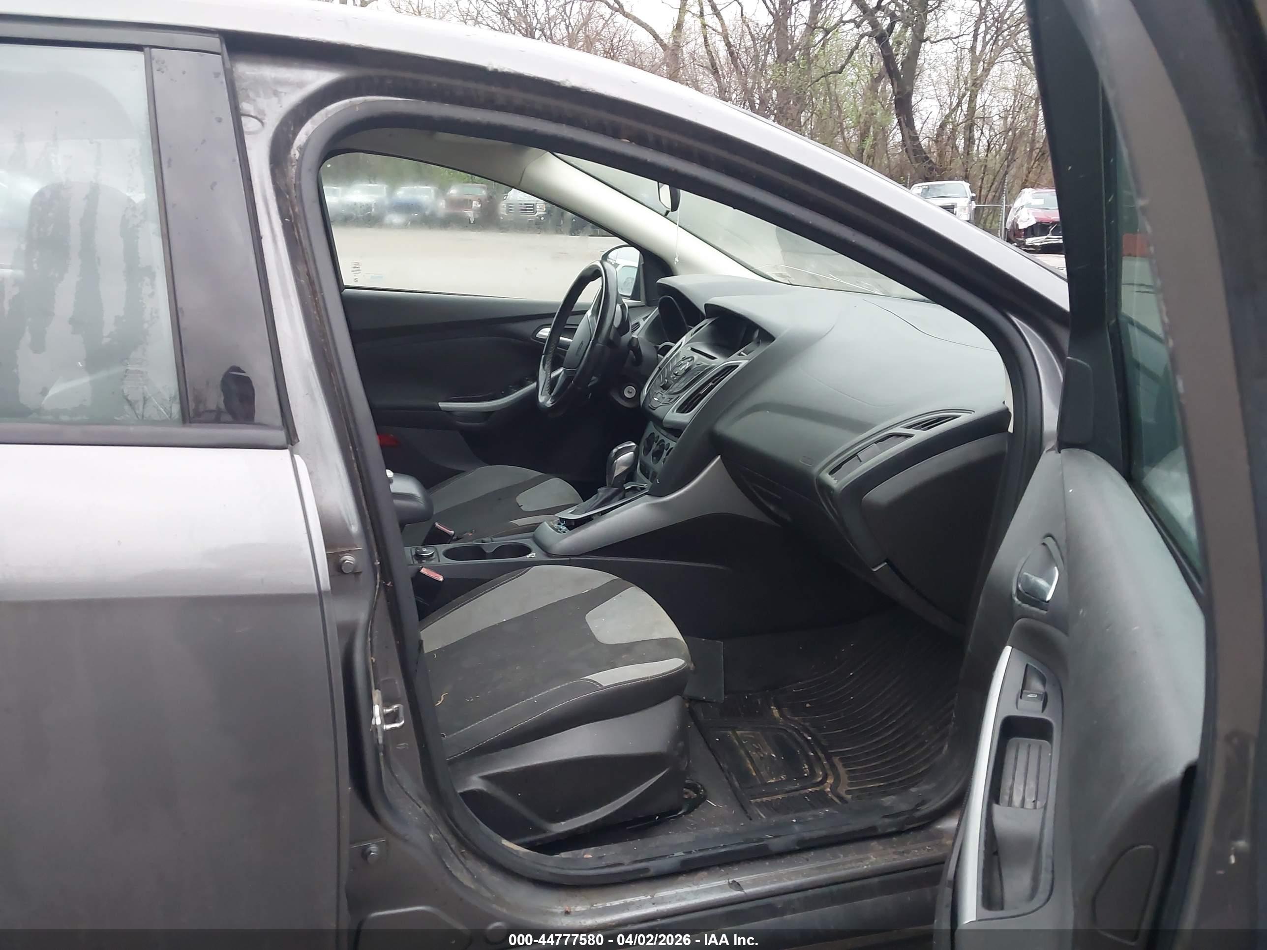 FORD FOCUS image 5