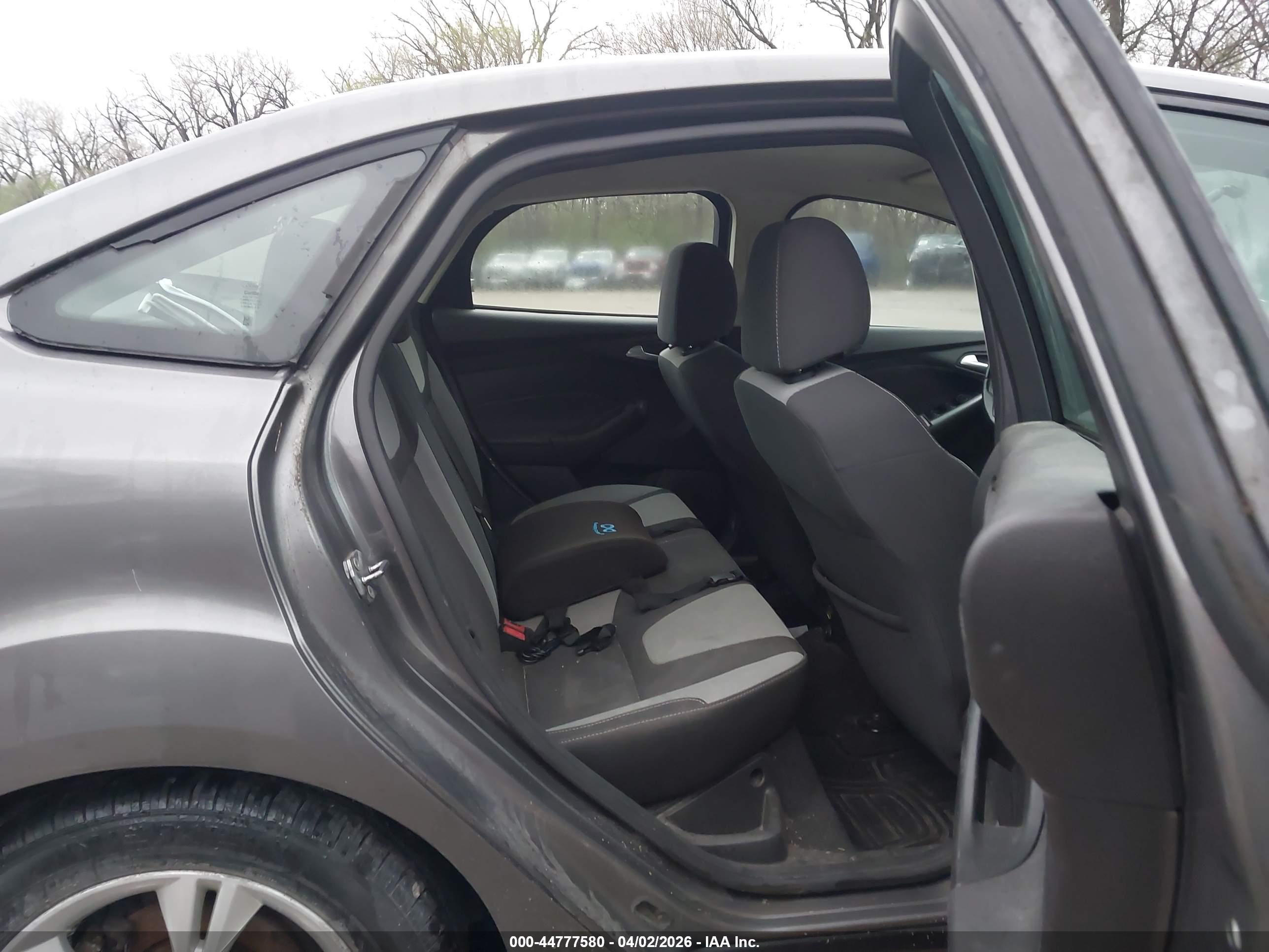 FORD FOCUS image 8