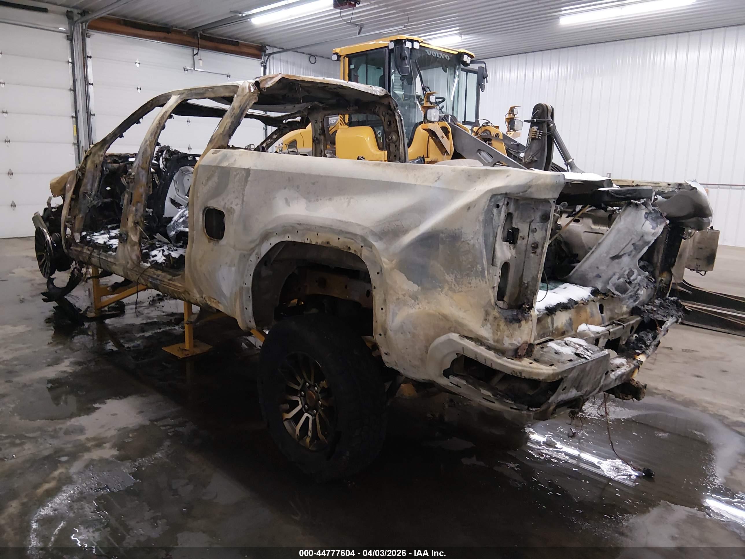 GMC SIERRA image 3