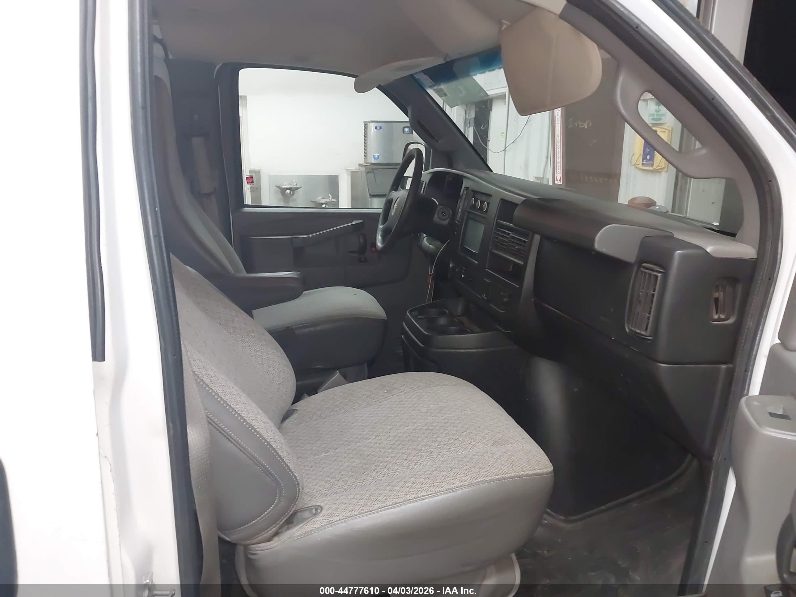 GMC SAVANA image 5