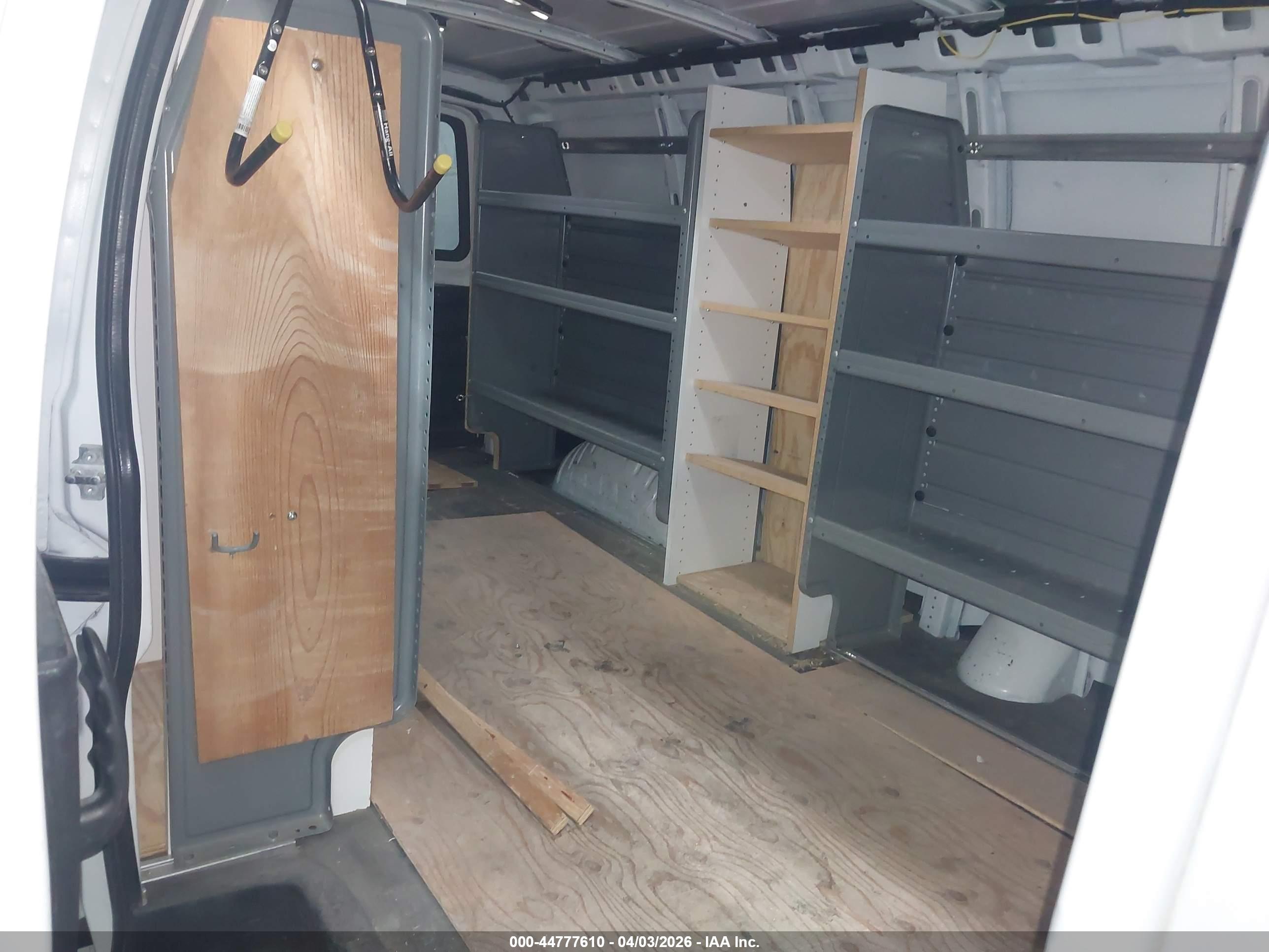 GMC SAVANA image 8