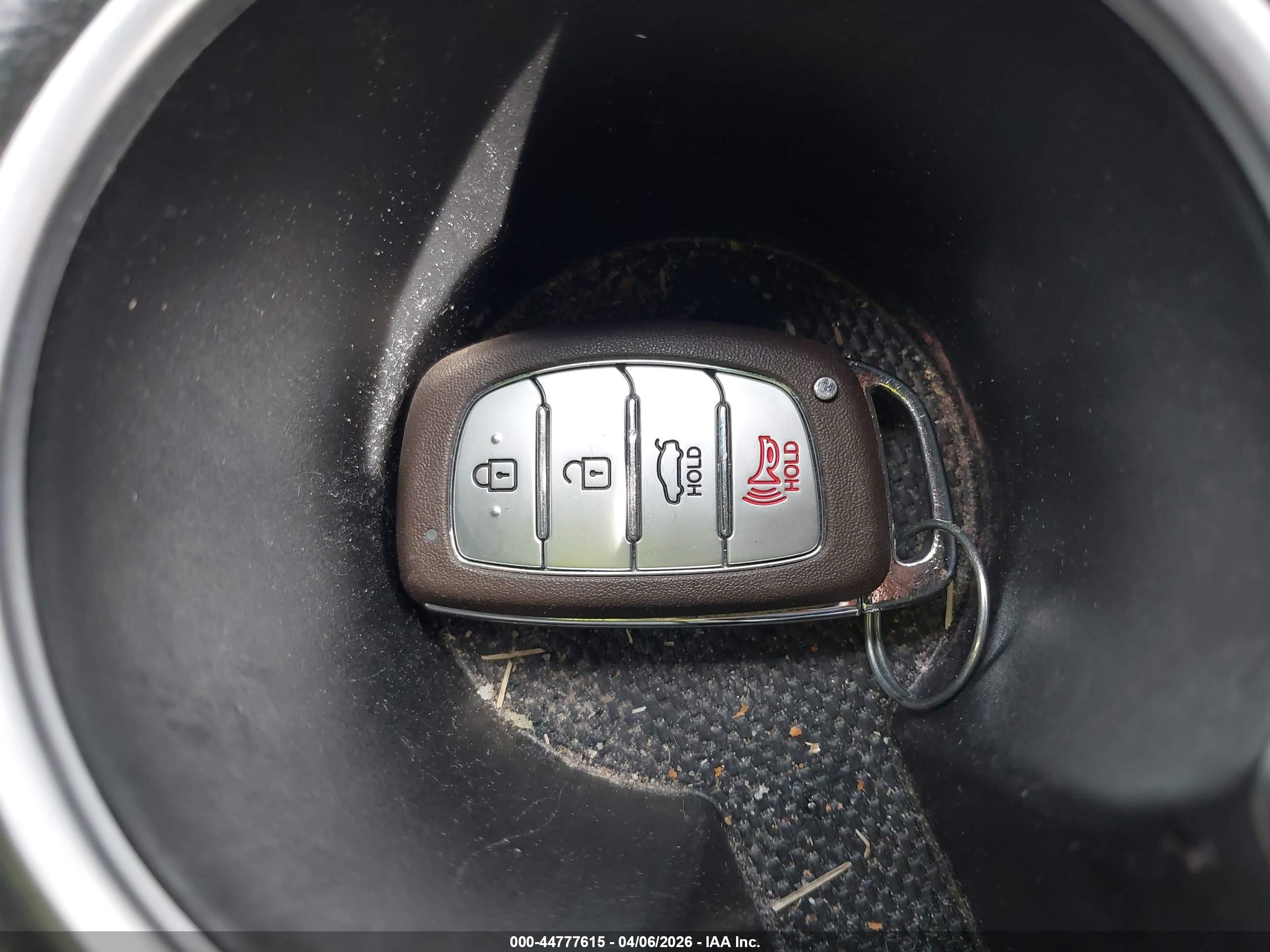 HYUNDAI ELANTRA image 11