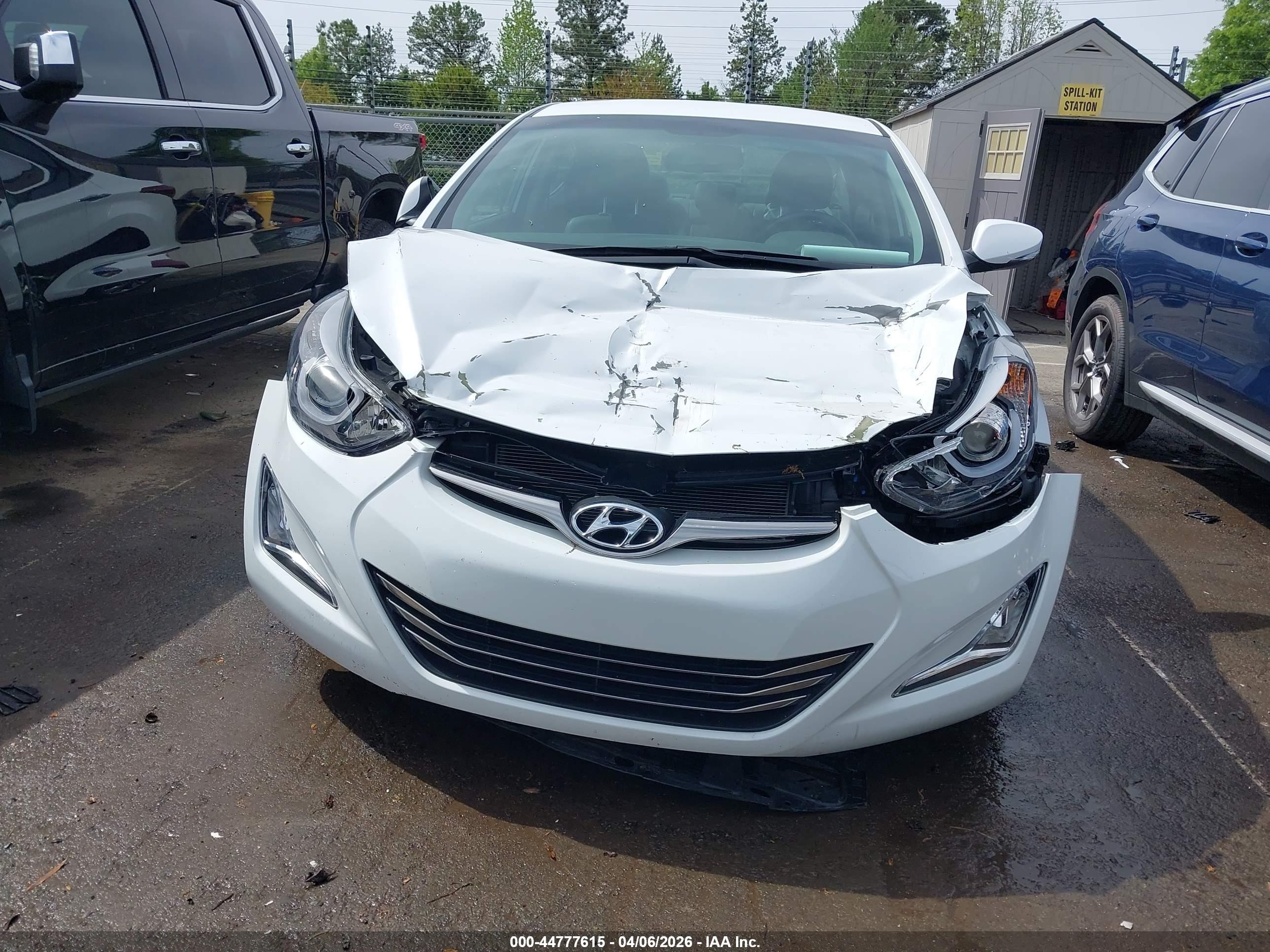 HYUNDAI ELANTRA image 6