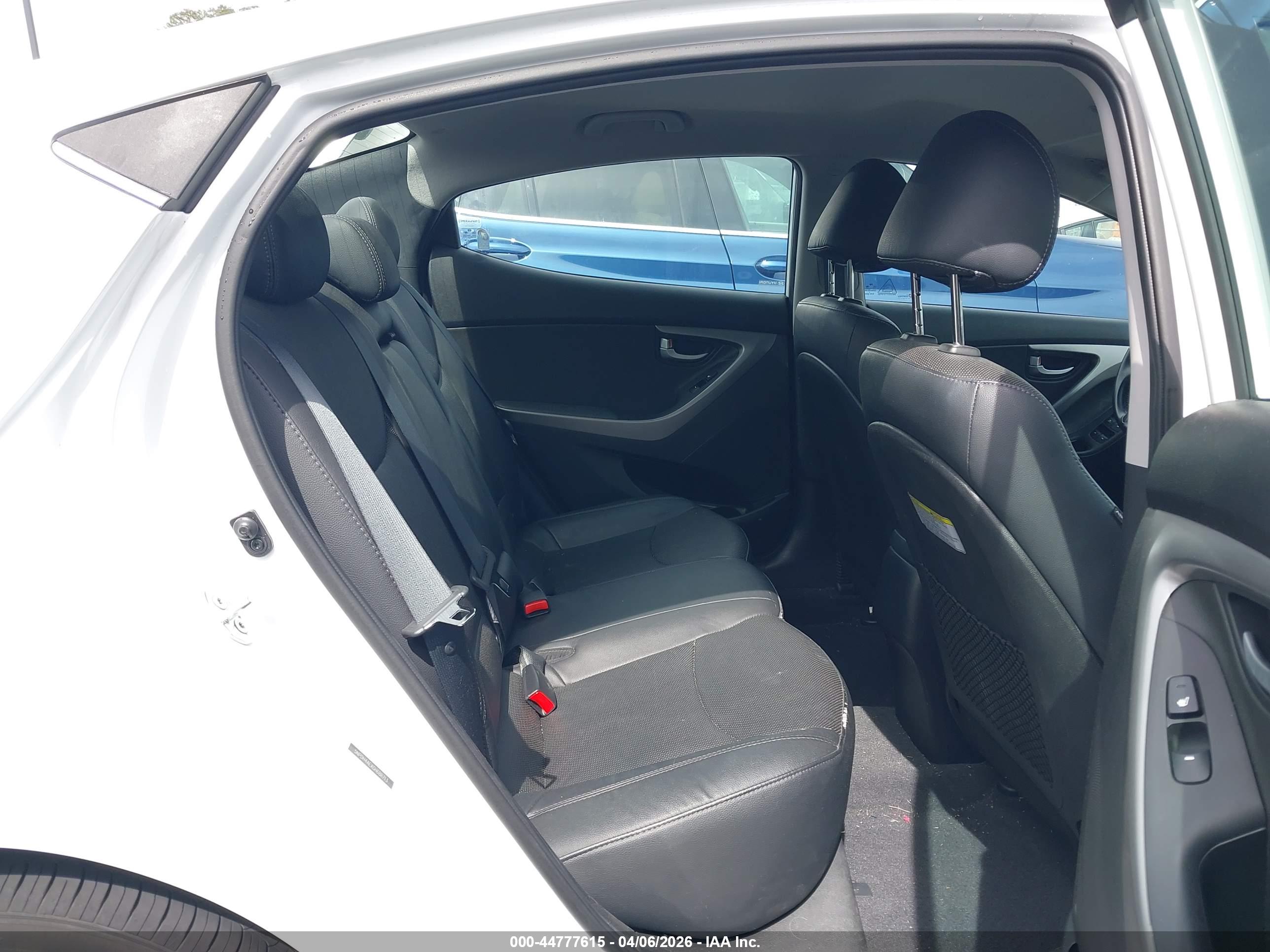 HYUNDAI ELANTRA image 8