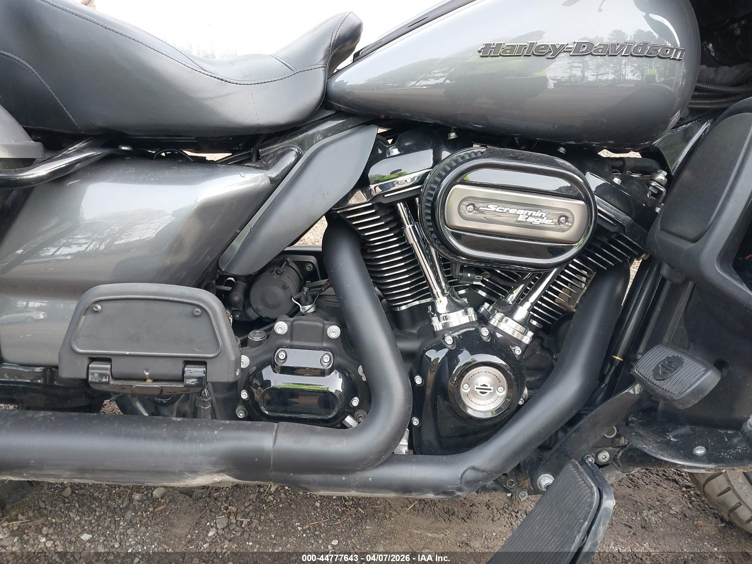 HARLEY-DAVIDSON FLHTK image 8