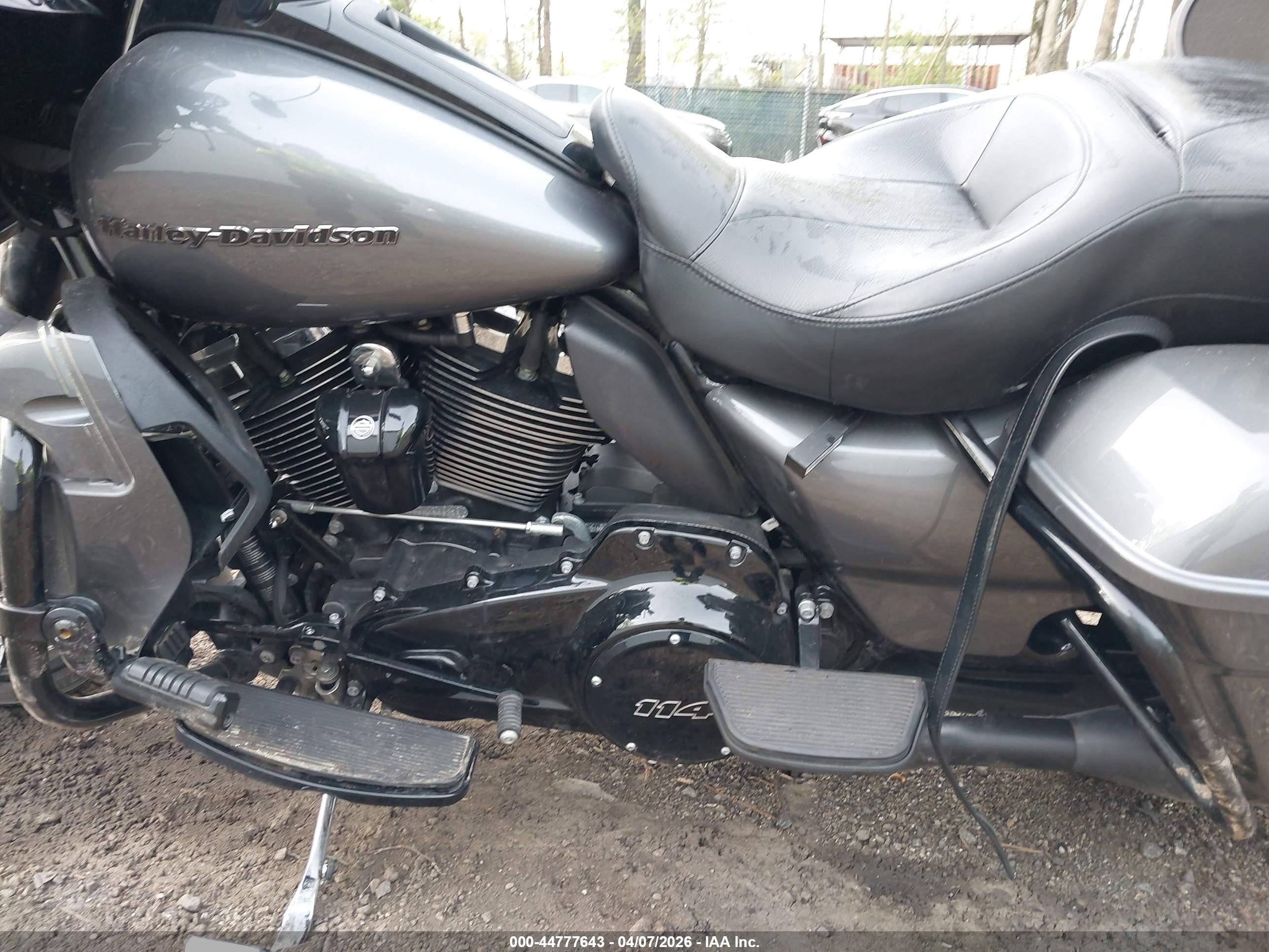 HARLEY-DAVIDSON FLHTK image 9