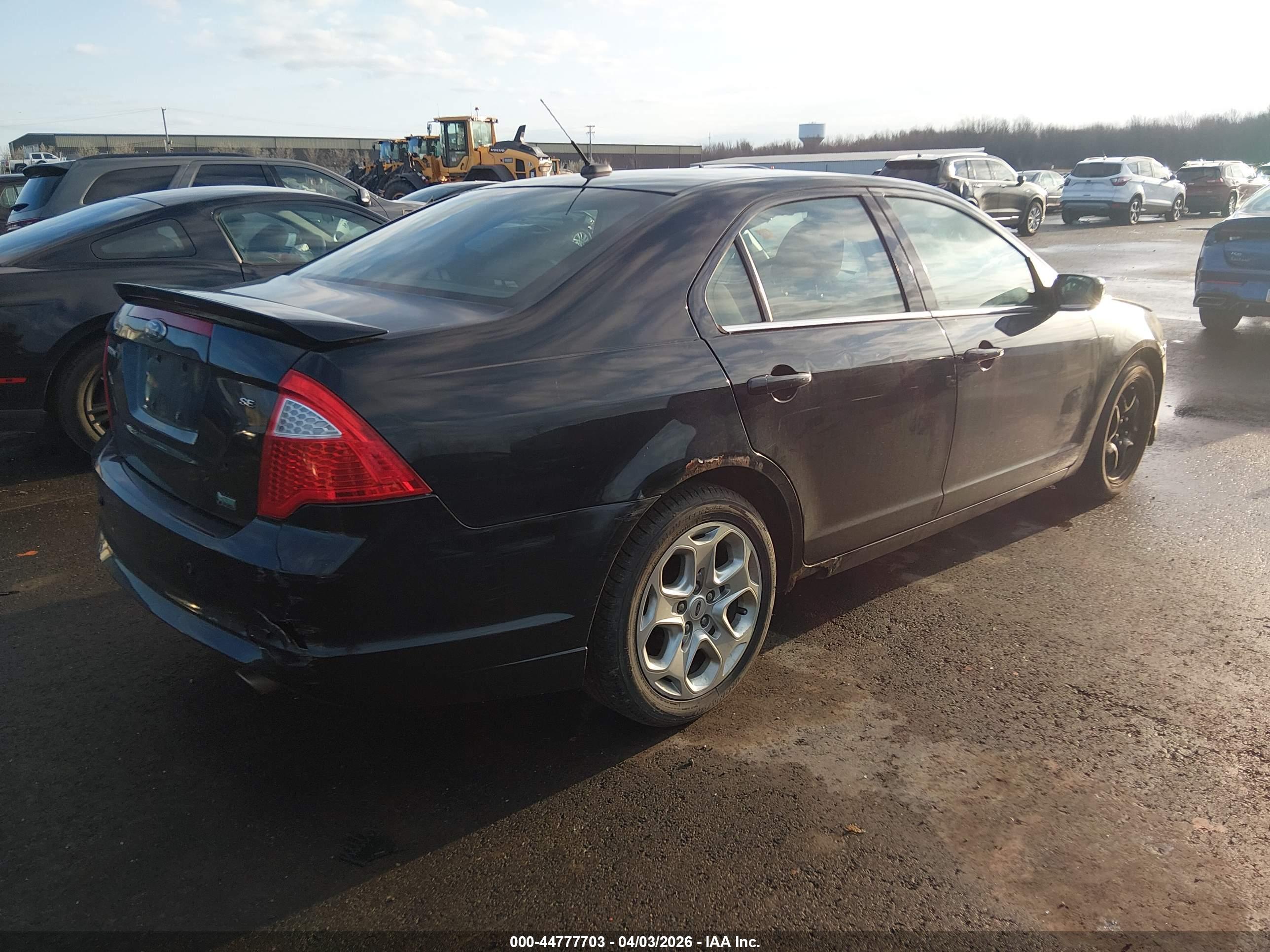 FORD FUSION image 2