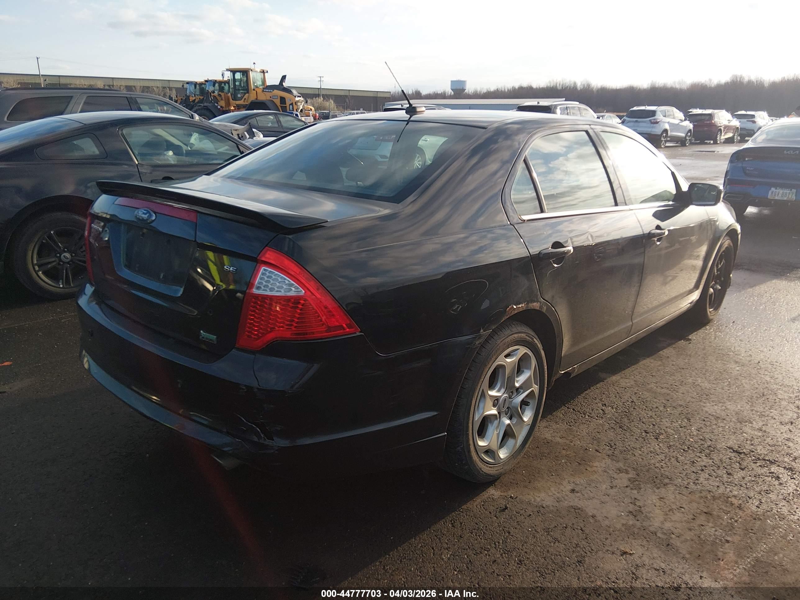 FORD FUSION image 4