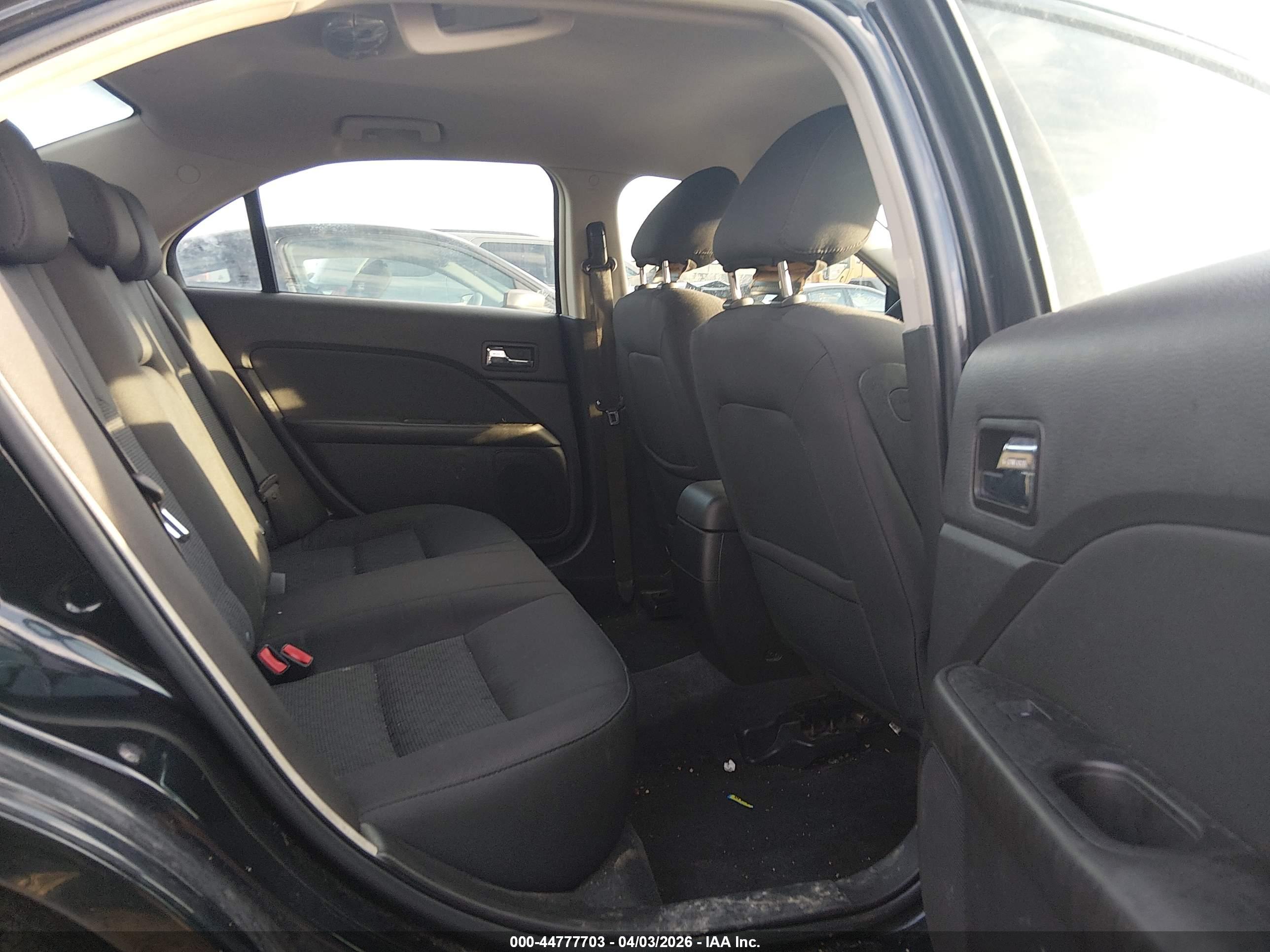 FORD FUSION image 8