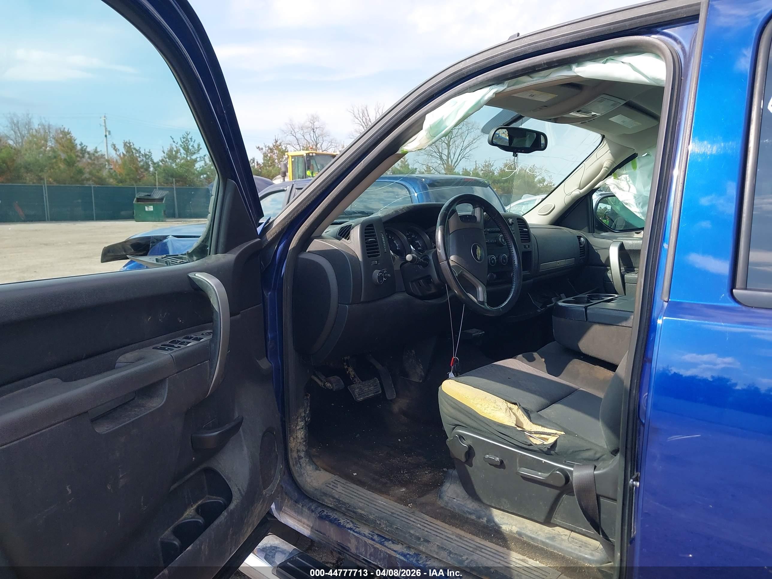 CHEVROLET SILVERADO image 5