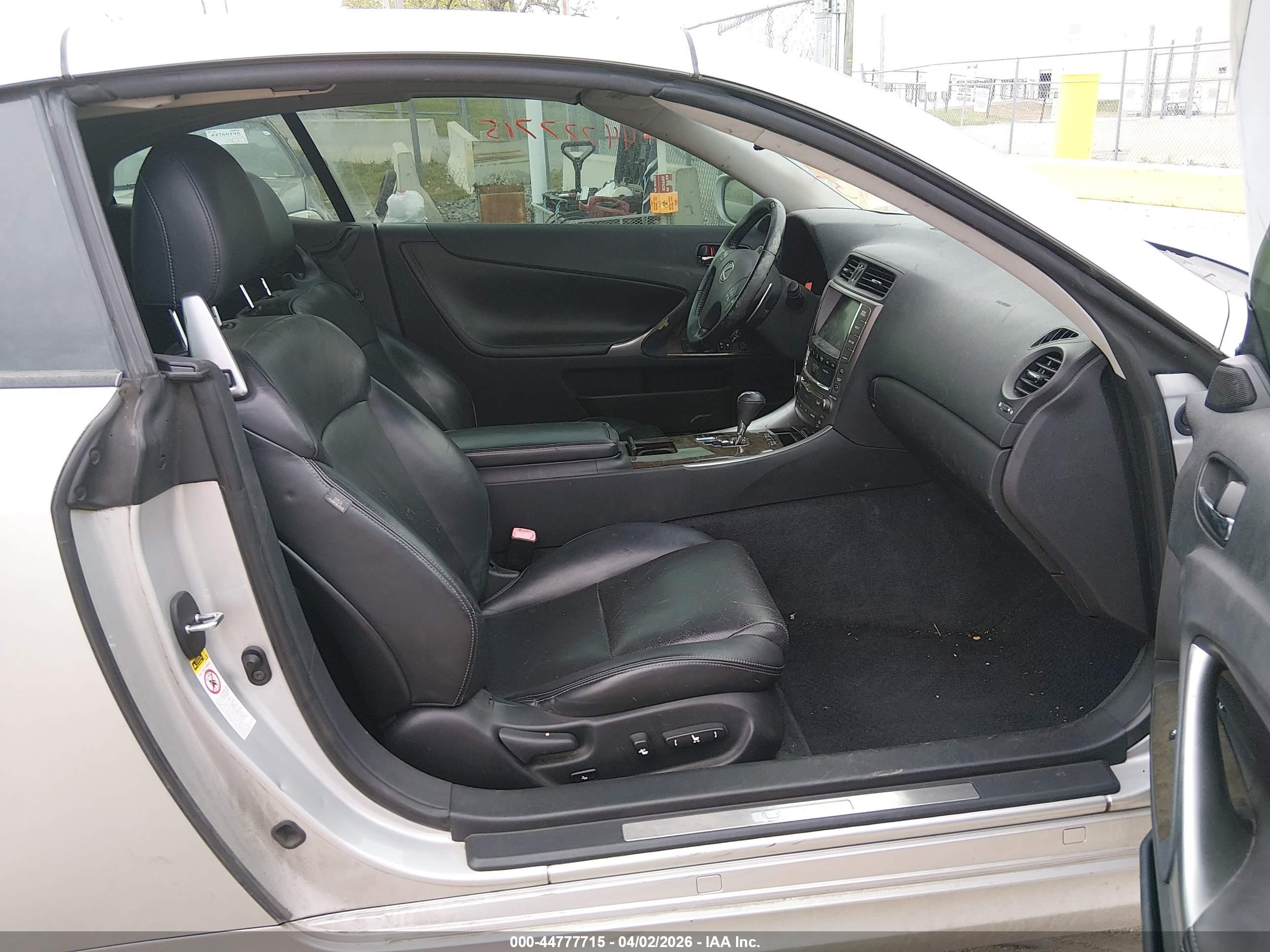 LEXUS IS image 5
