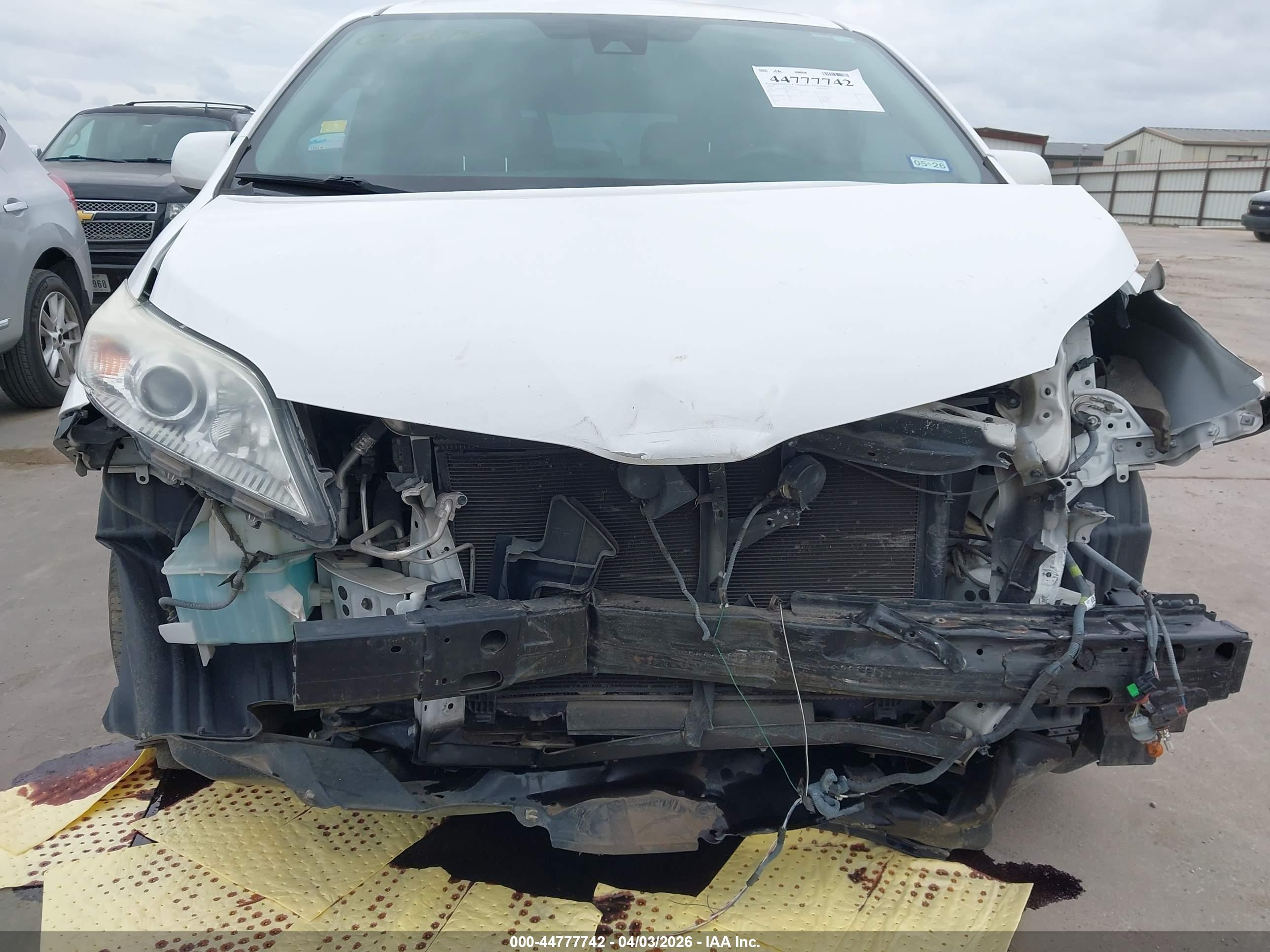 TOYOTA SIENNA image 6