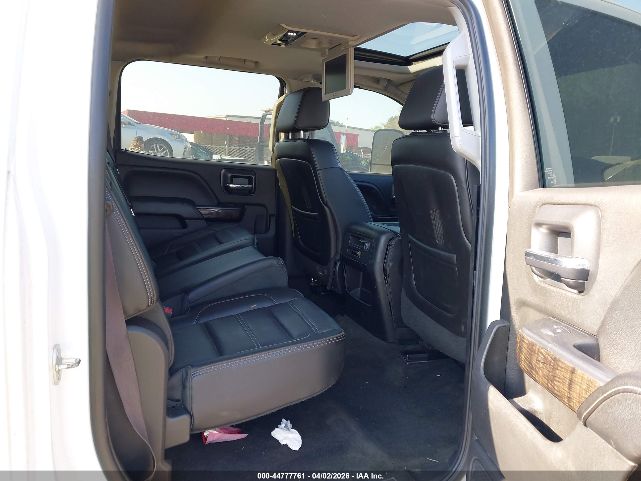 GMC SIERRA image 8