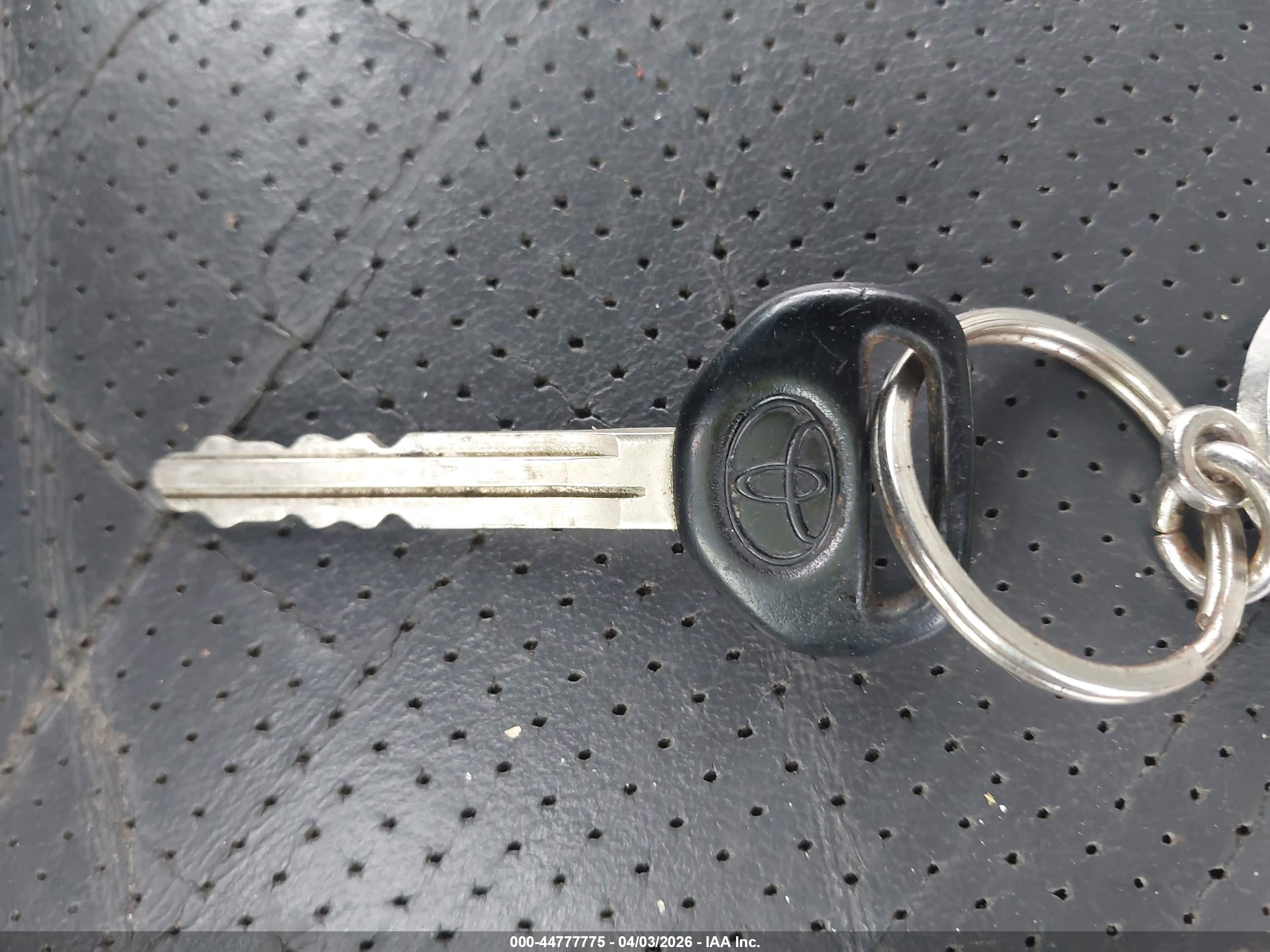 TOYOTA RAV4 image 11
