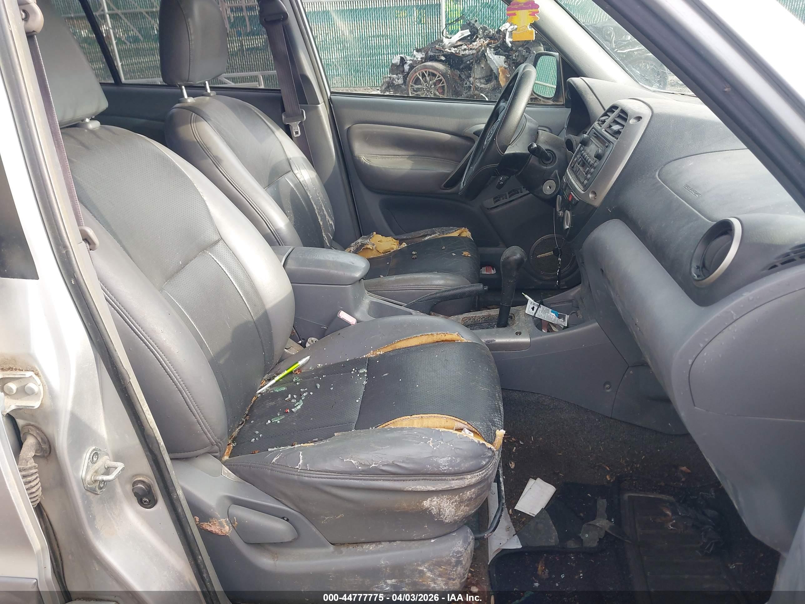 TOYOTA RAV4 image 5