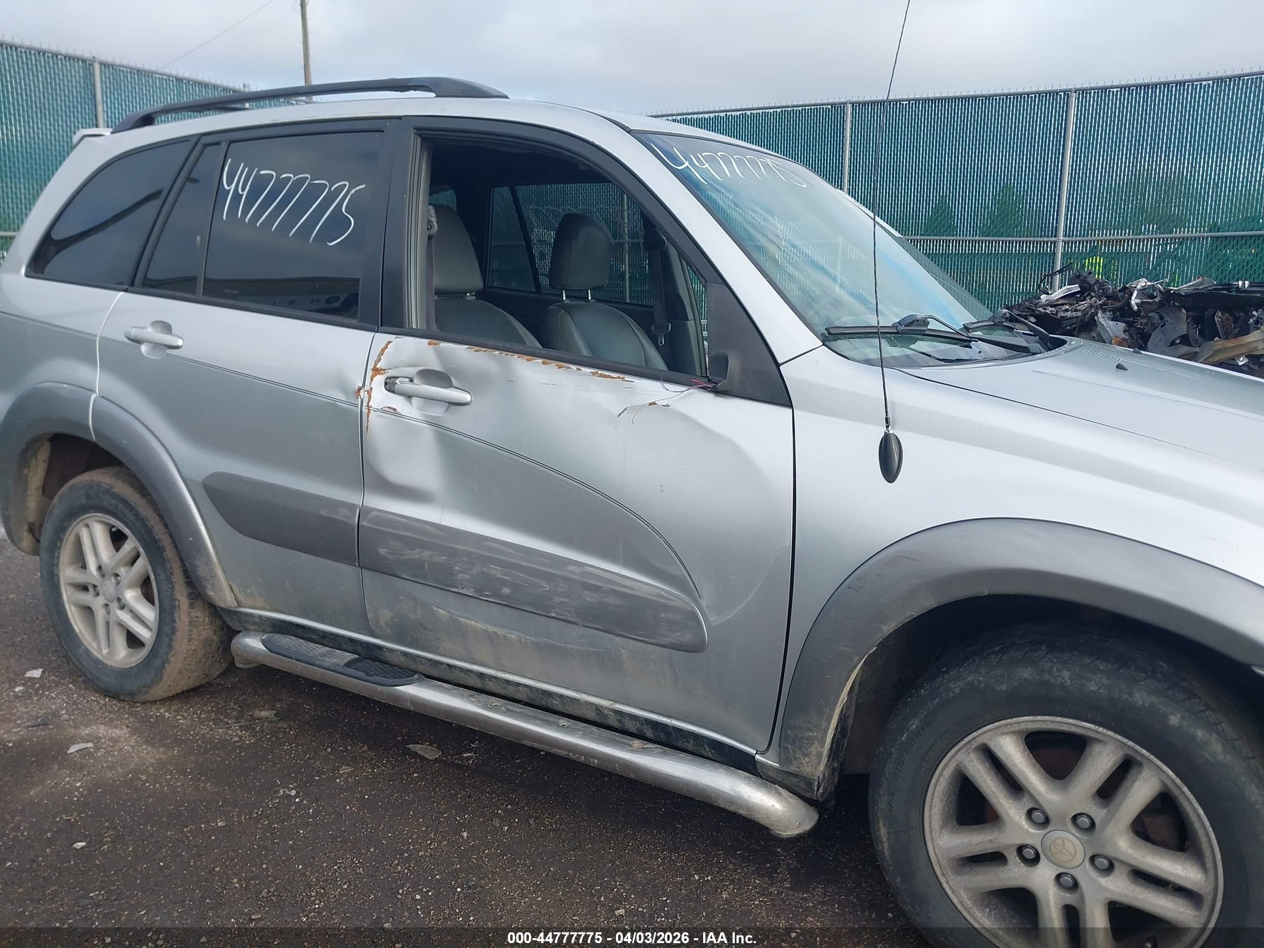 TOYOTA RAV4 image 6