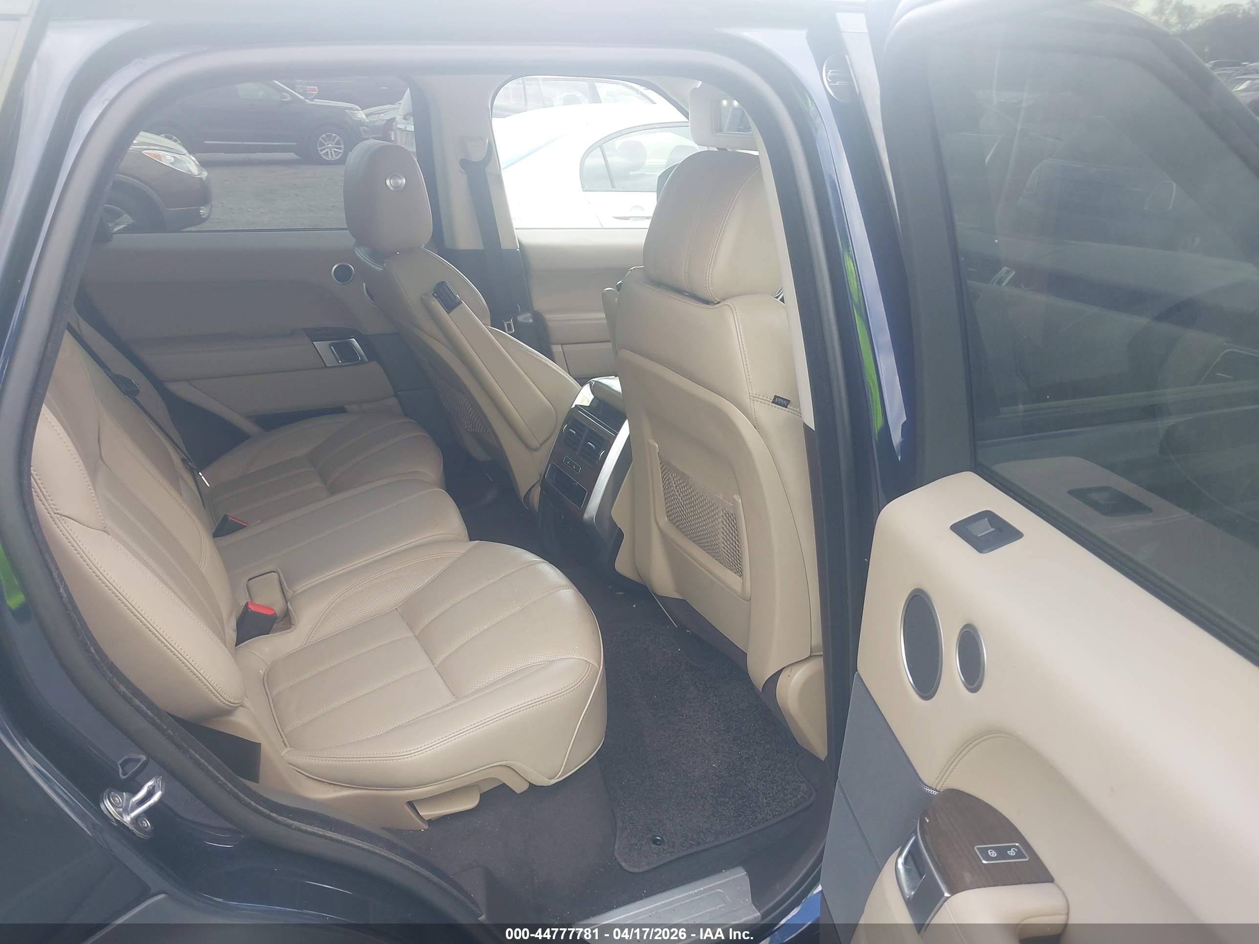LAND ROVER image 8