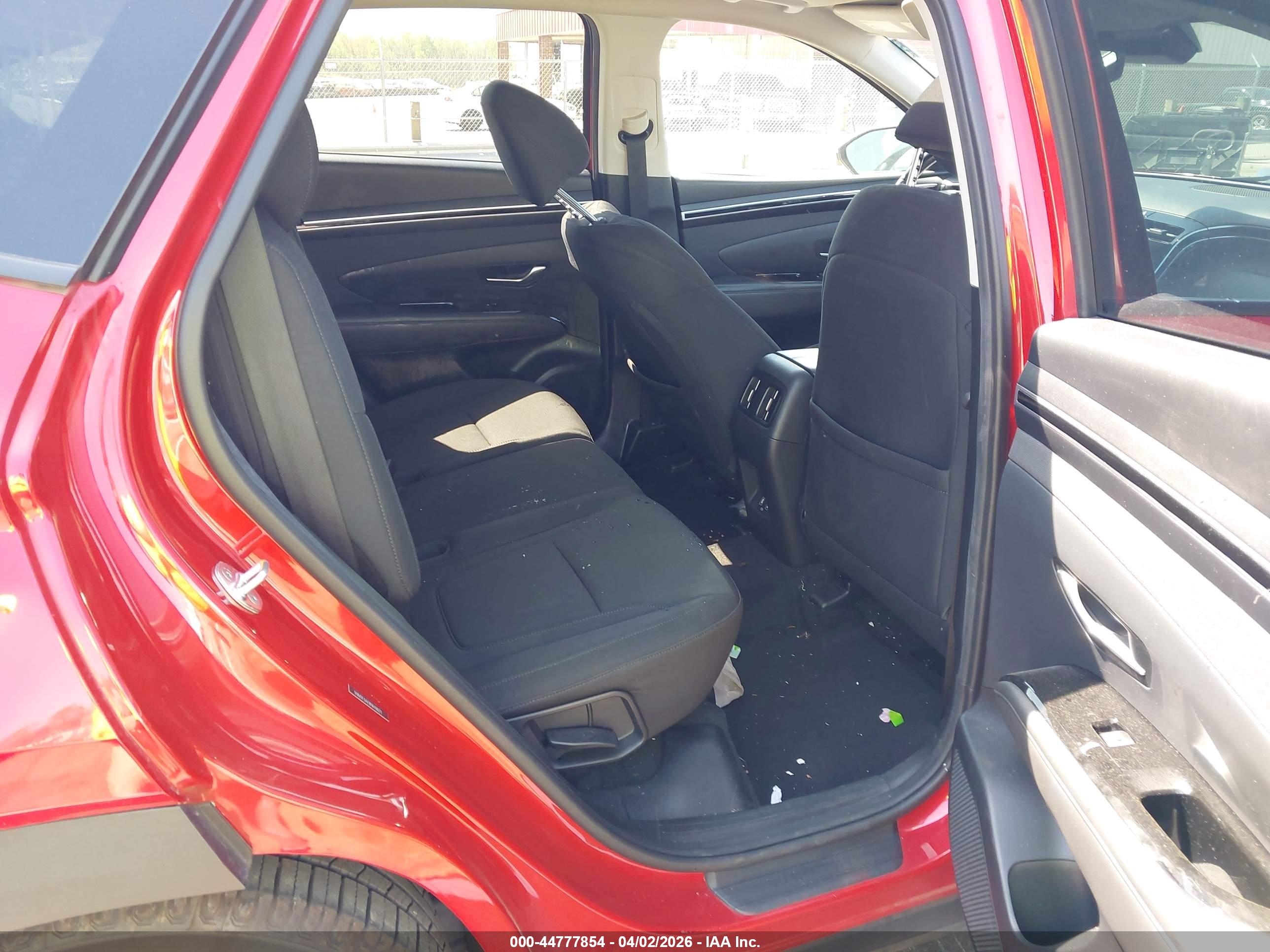 HYUNDAI TUCSON image 8