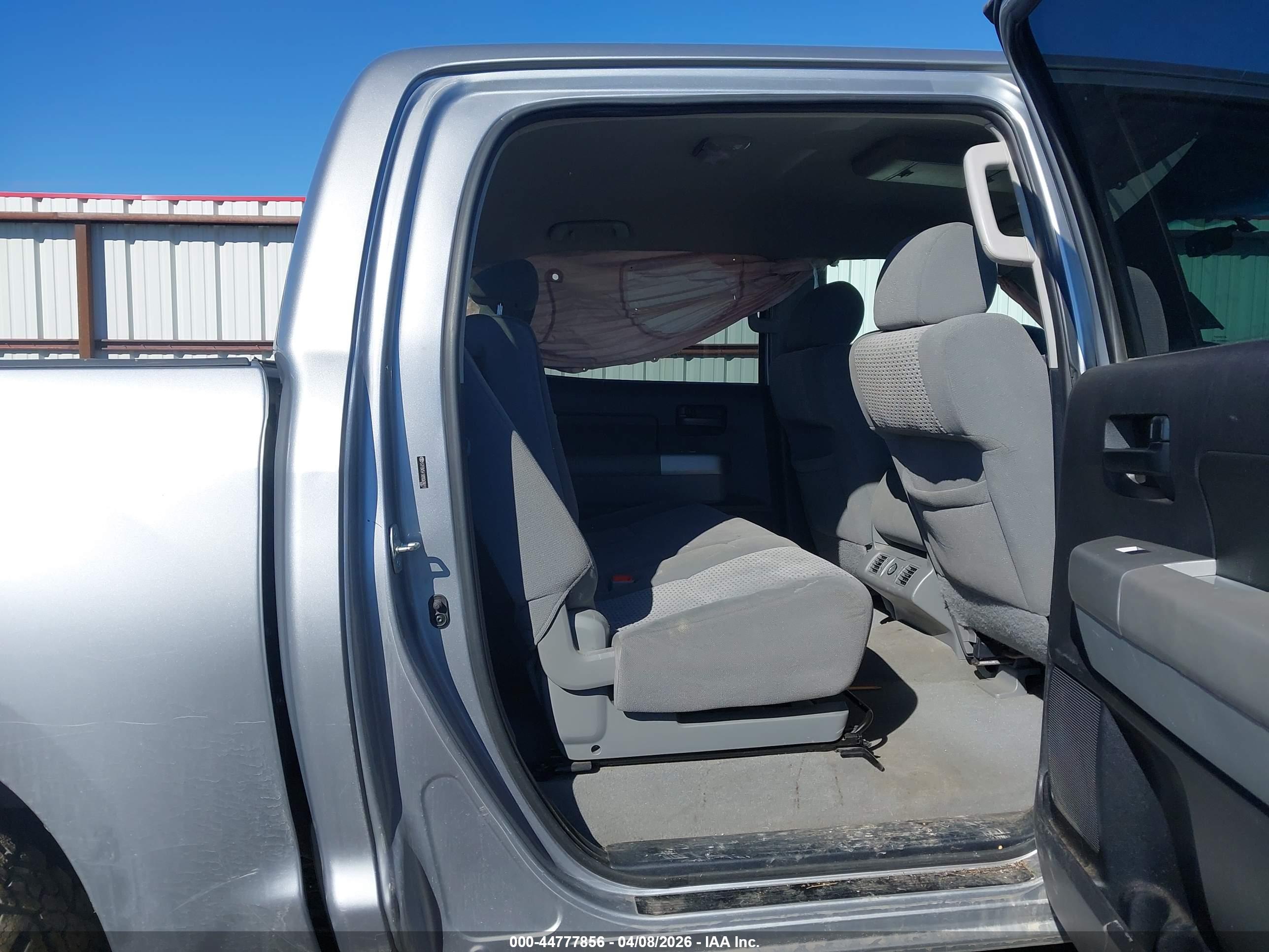TOYOTA TUNDRA image 8