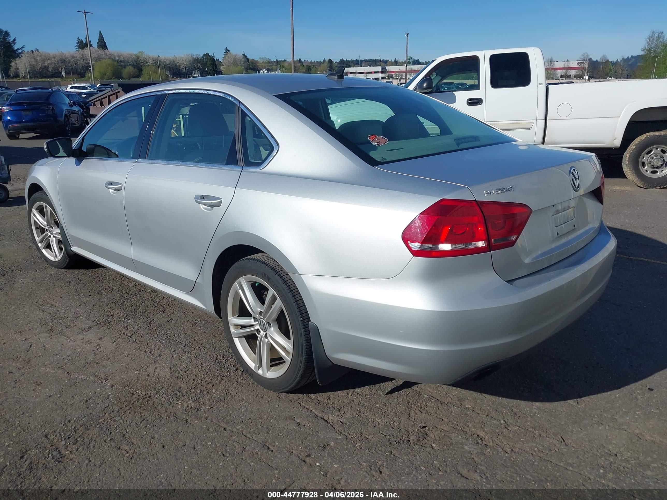 VOLKSWAGEN PASSAT image 3