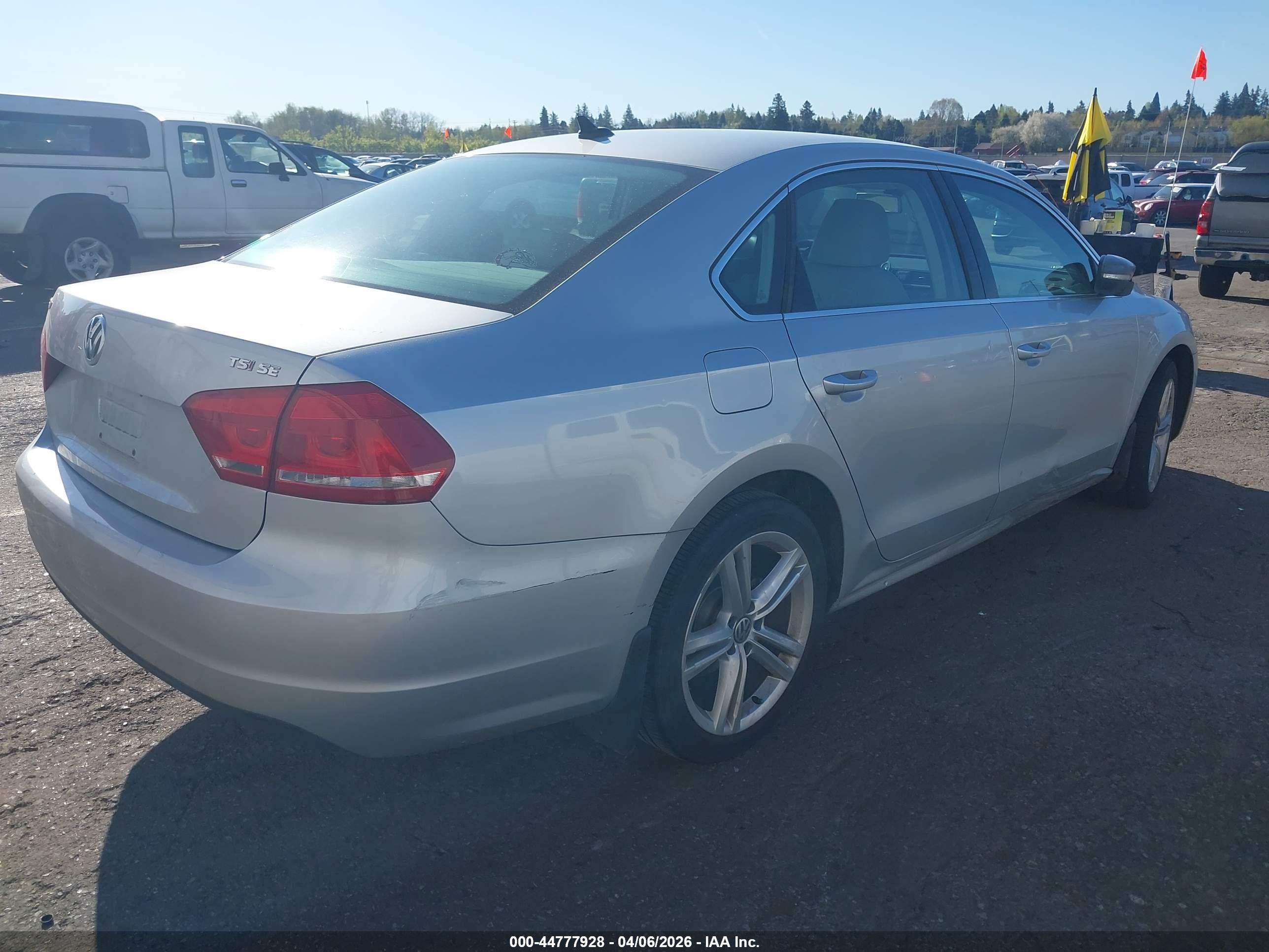 VOLKSWAGEN PASSAT image 4